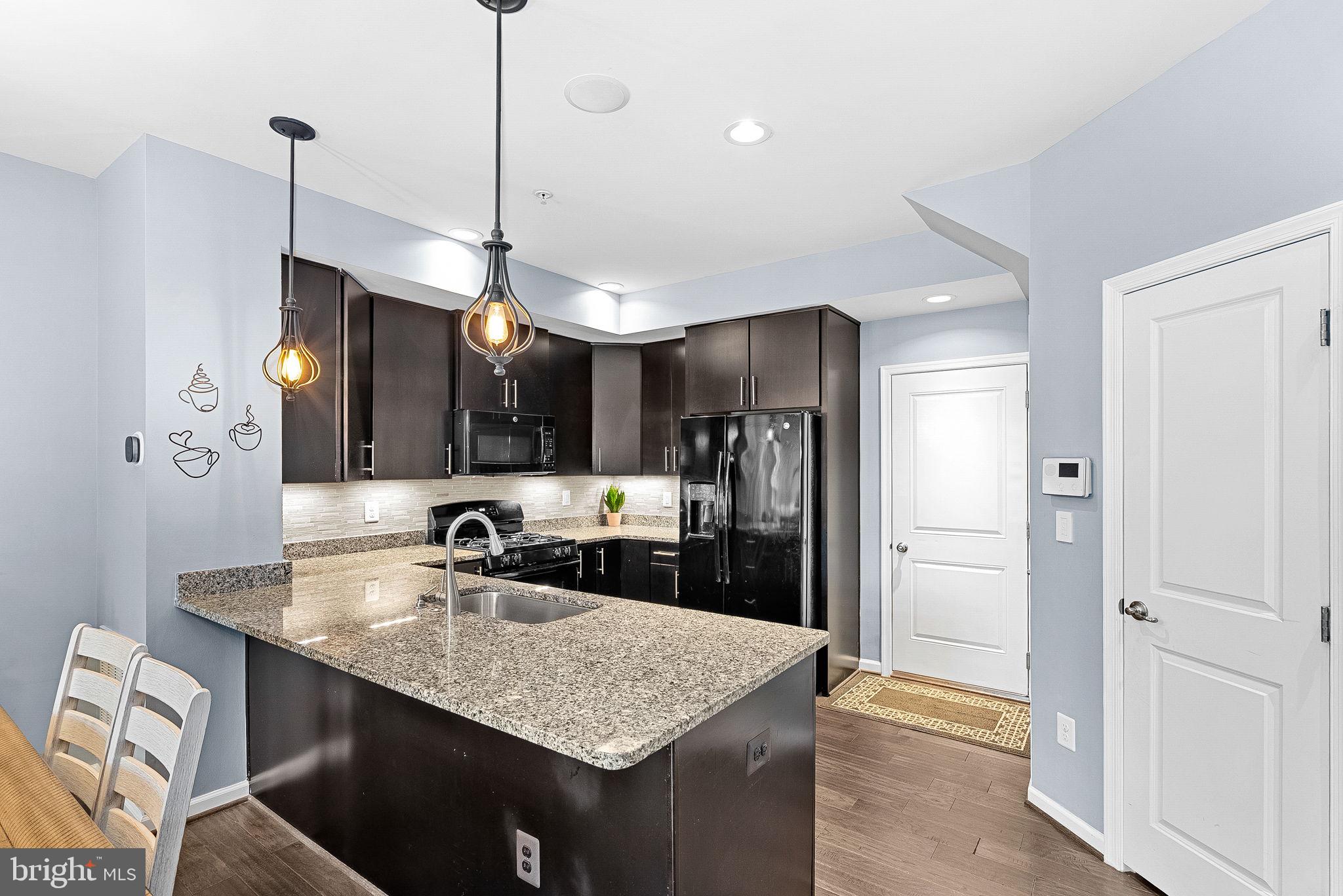 LOUDOUN CROSSING CONDOMINIUM - Residential