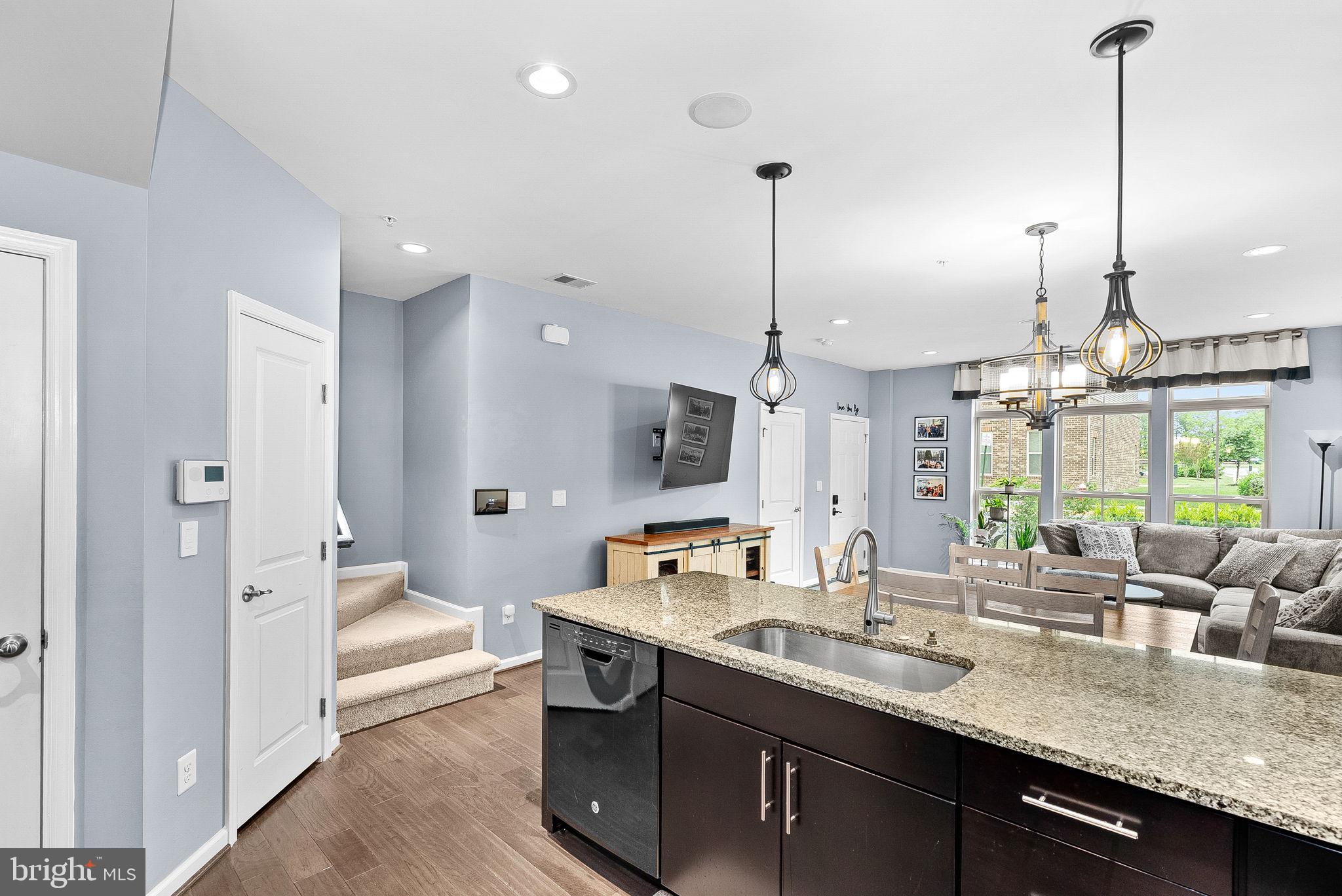 LOUDOUN CROSSING CONDOMINIUM - Residential