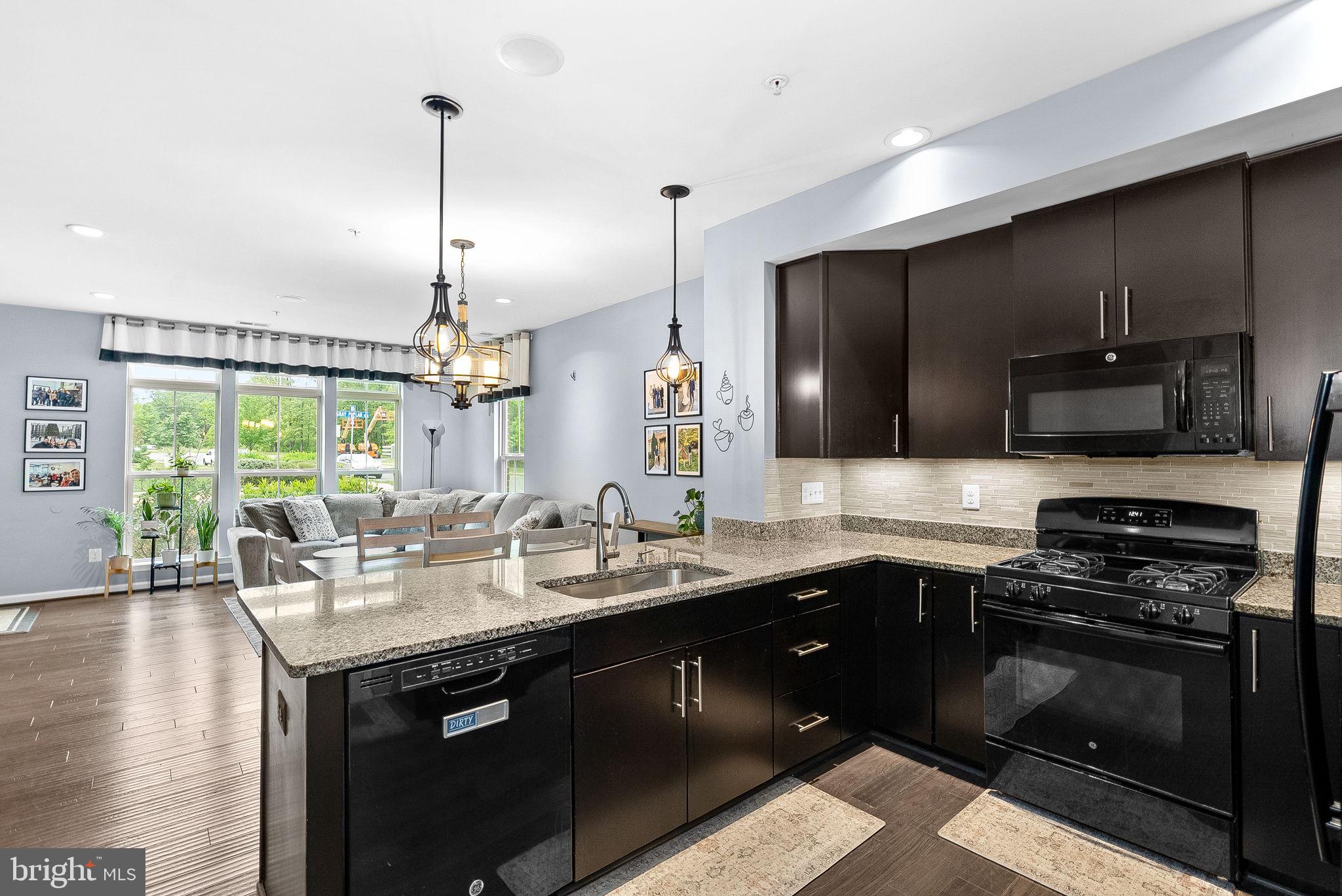 LOUDOUN CROSSING CONDOMINIUM - Residential