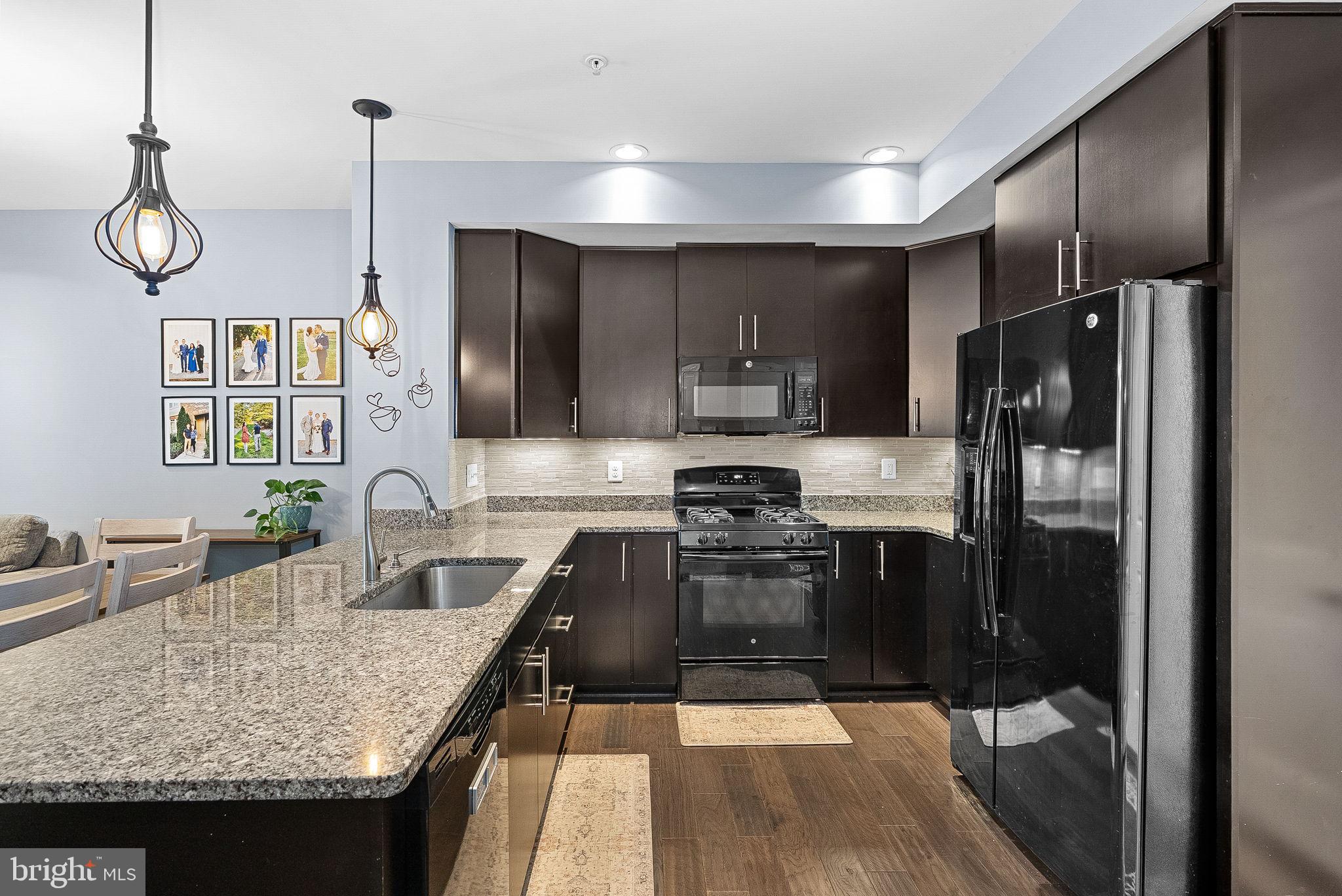 LOUDOUN CROSSING CONDOMINIUM - Residential