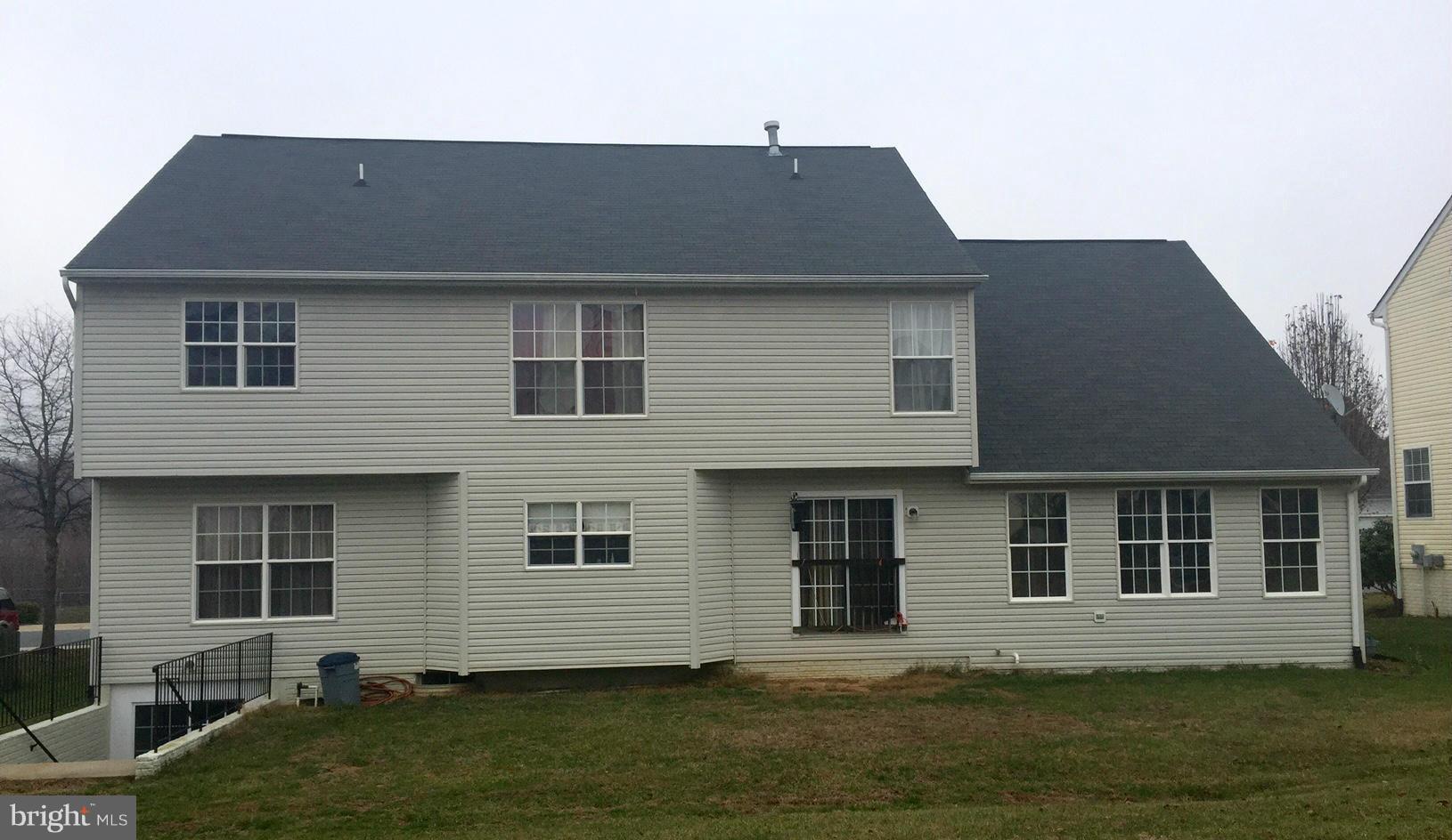 STAFFORD LAKES VILLAGE - Residential Lease