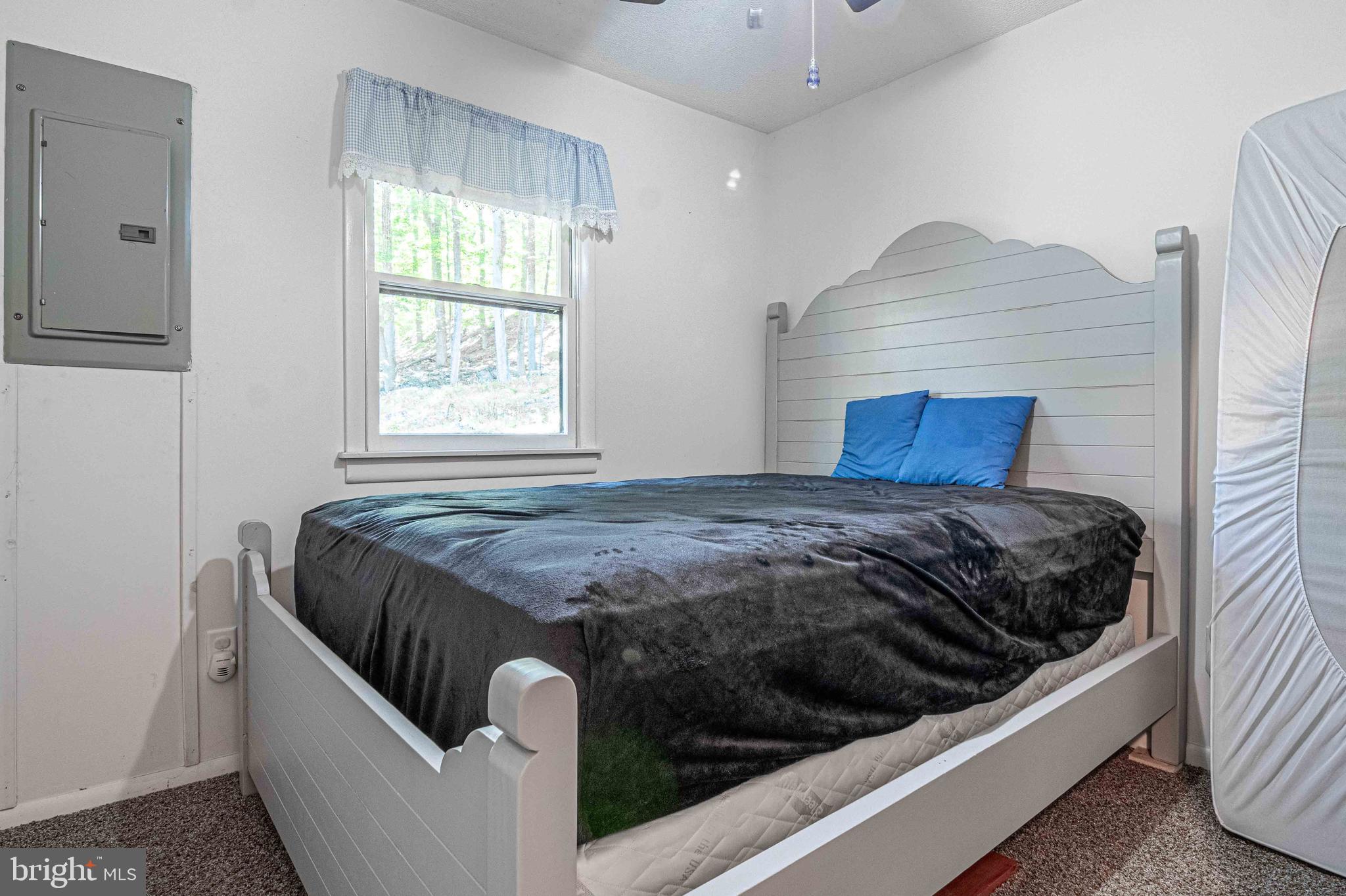 ROUSE MOUNTAIN - Residential