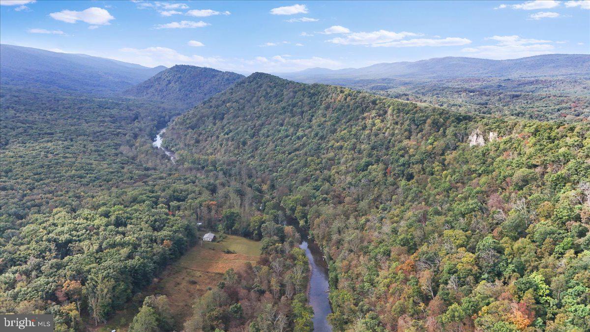 ROUSE MOUNTAIN - Residential