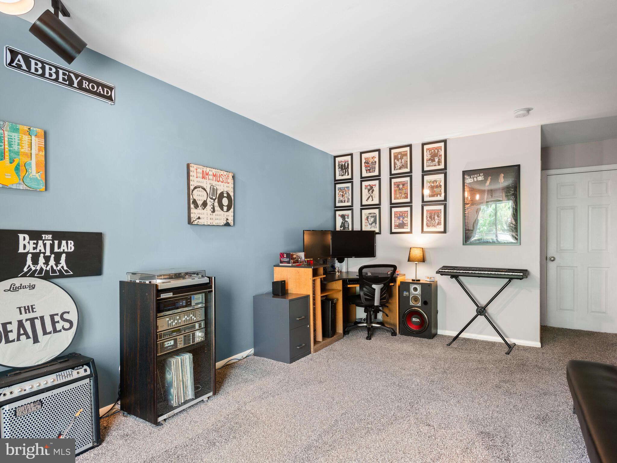 SUMMIT HOUSE - Residential