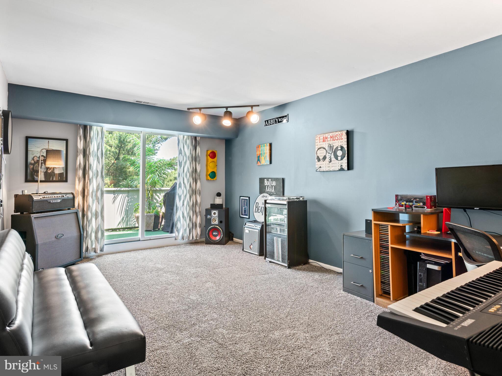 SUMMIT HOUSE - Residential