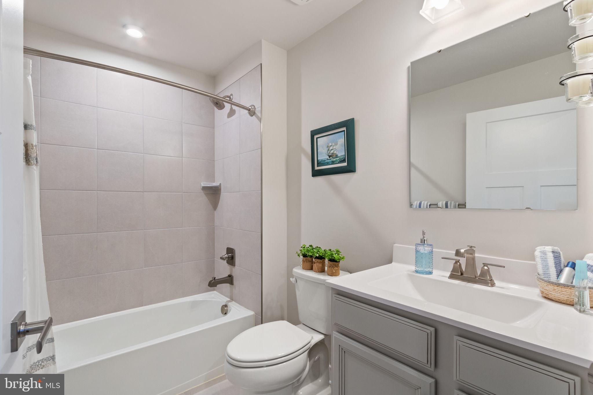 REGENCY AT CHANCELLORSVILLE NORTH - Residential