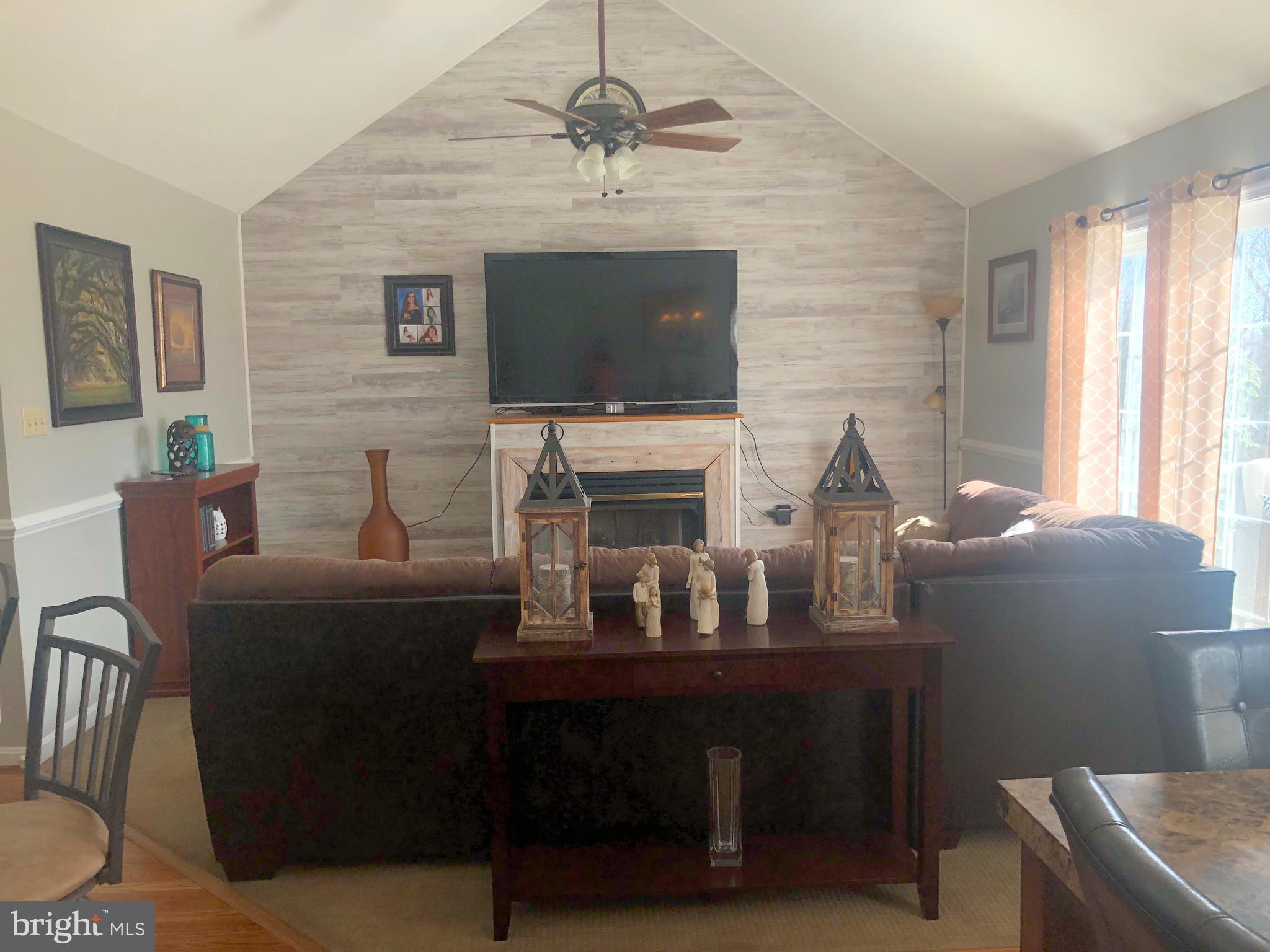 EMERALD LAKE - Residential