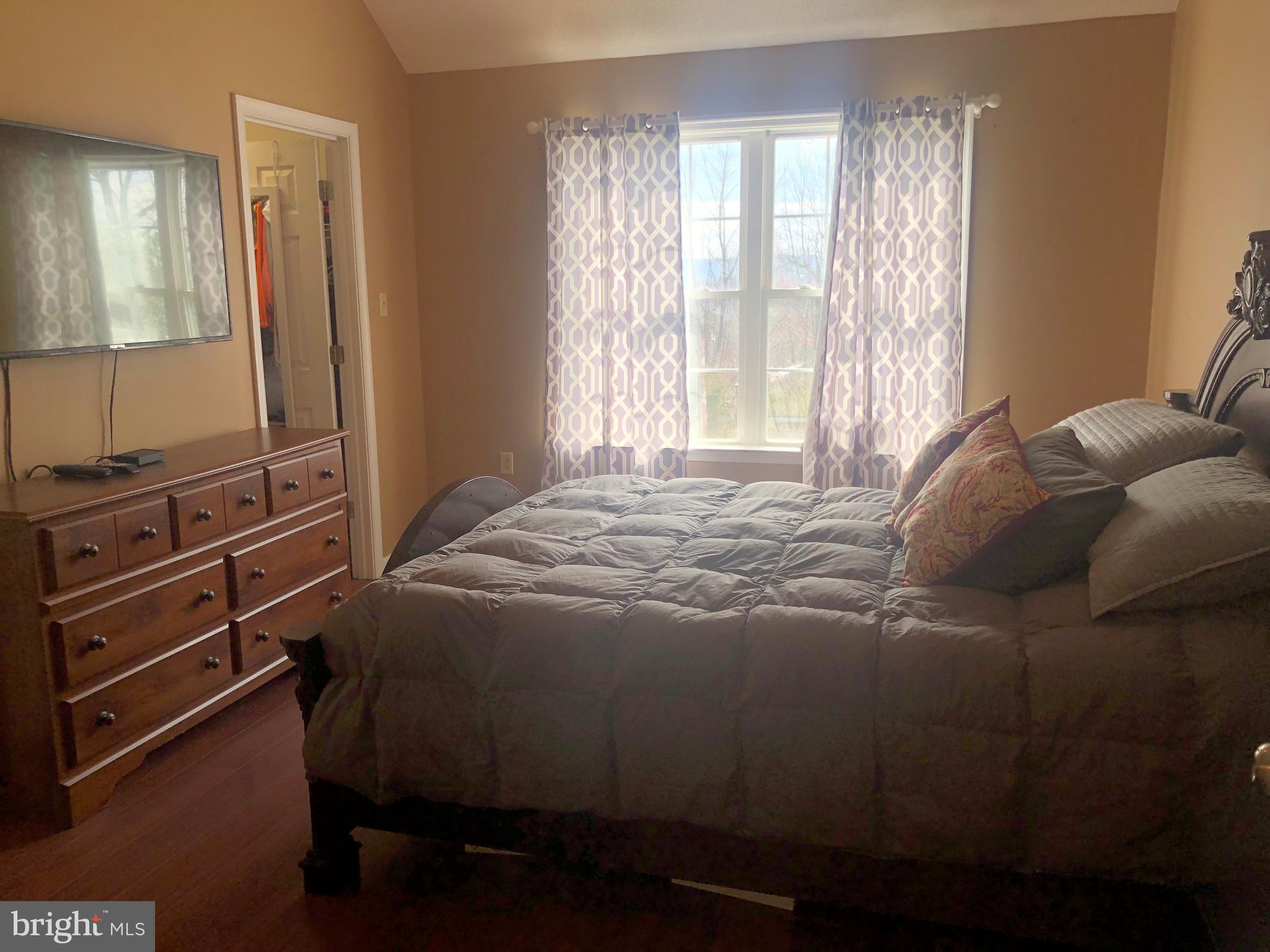 EMERALD LAKE - Residential