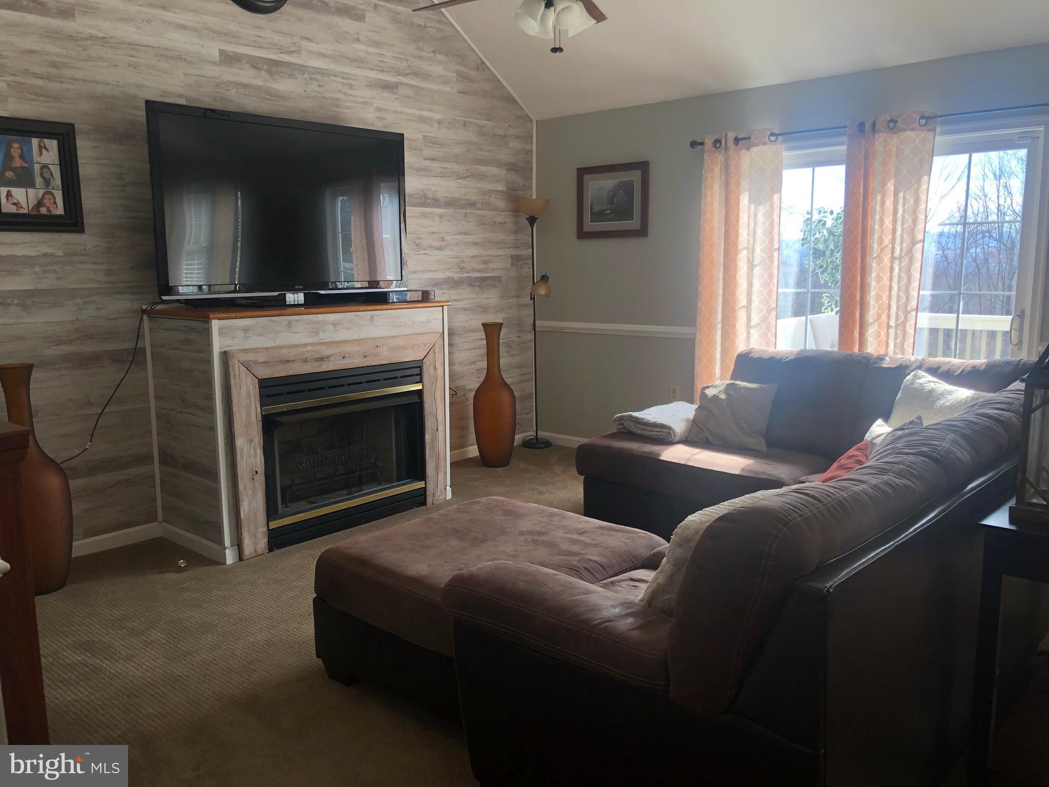 EMERALD LAKE - Residential