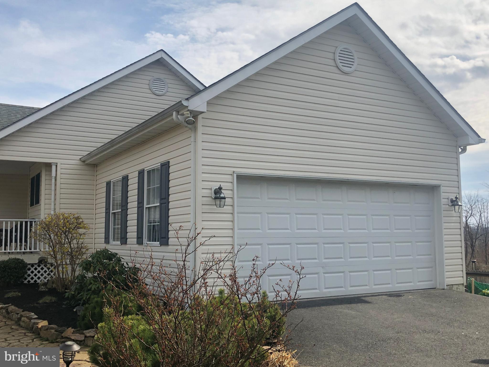 EMERALD LAKE - Residential