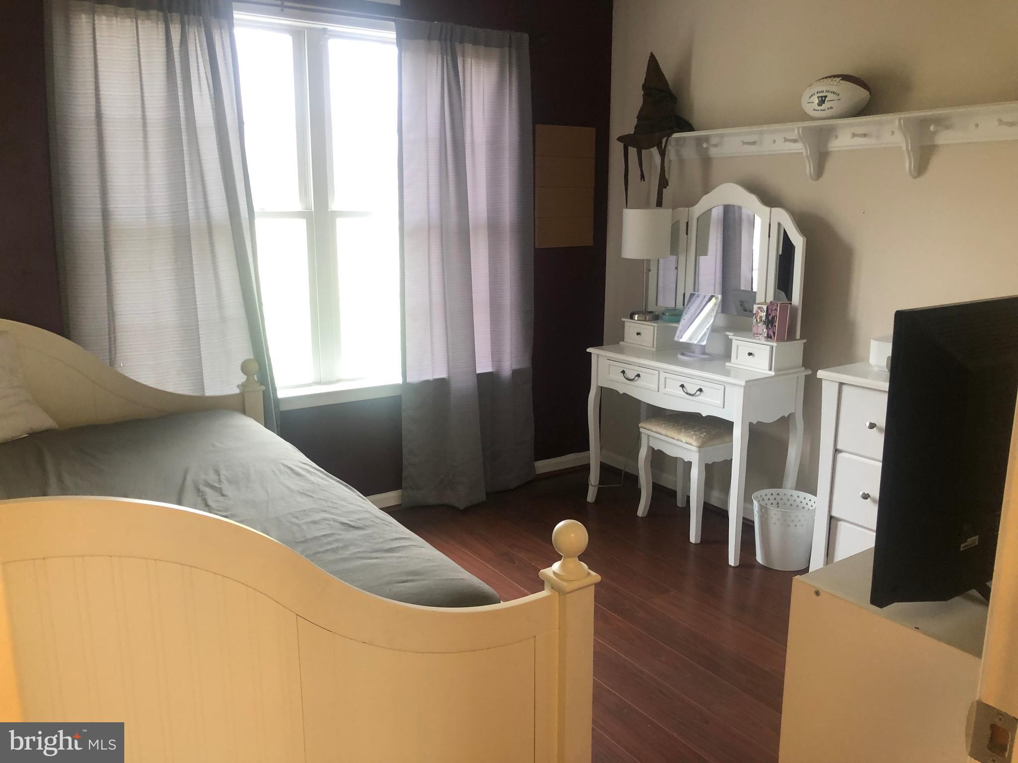 EMERALD LAKE - Residential