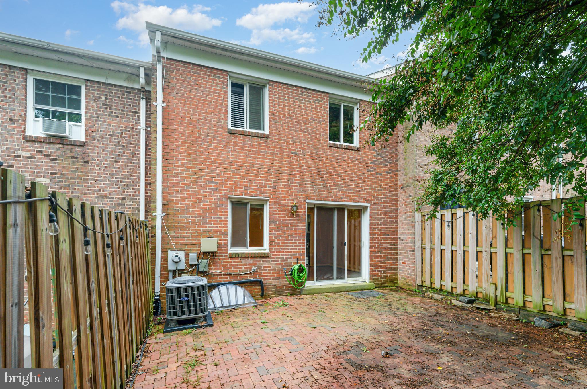 SOUTHGATE WOODS TOWNHOUSES - Residential