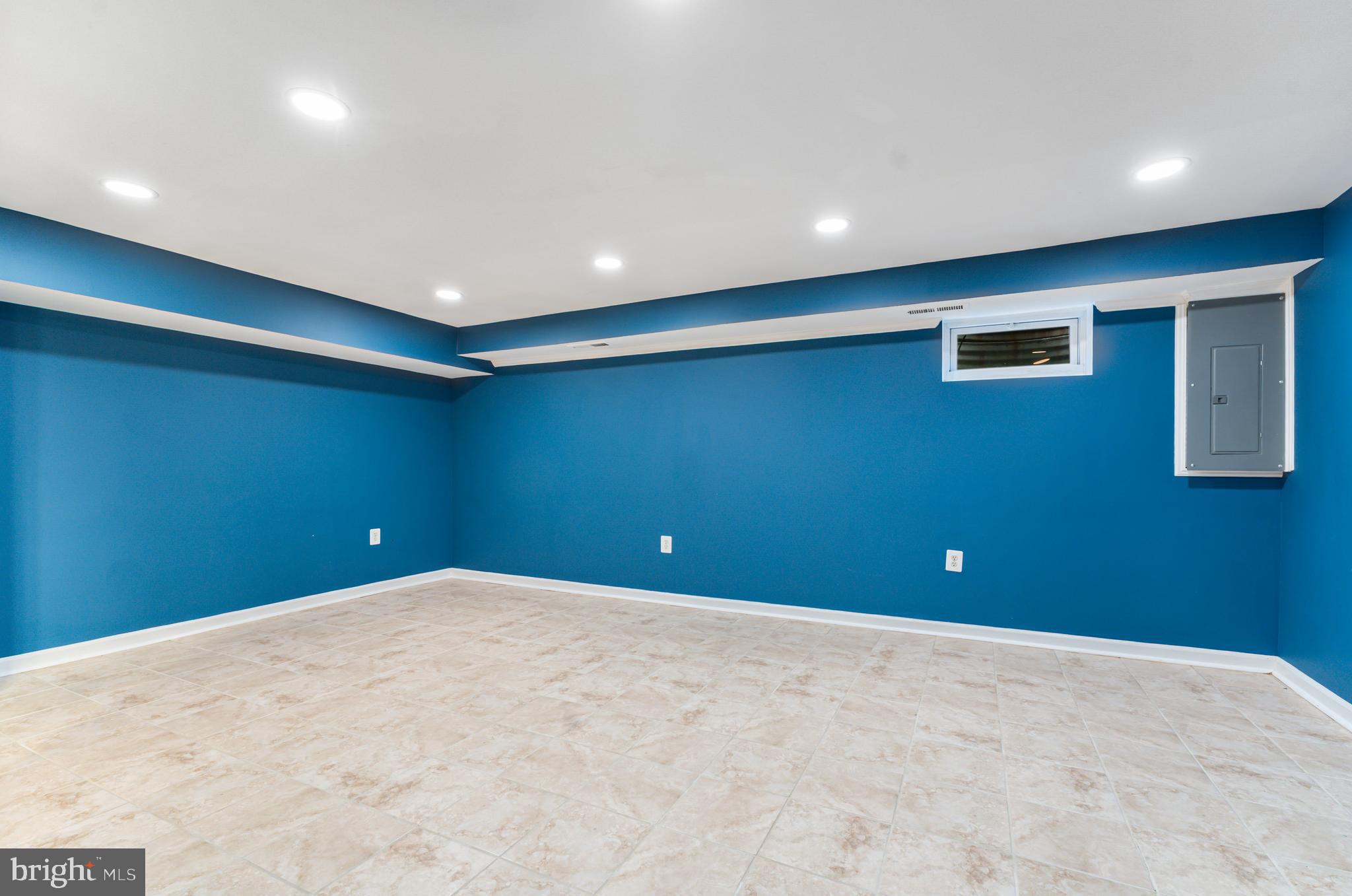 SOUTHGATE WOODS TOWNHOUSES - Residential