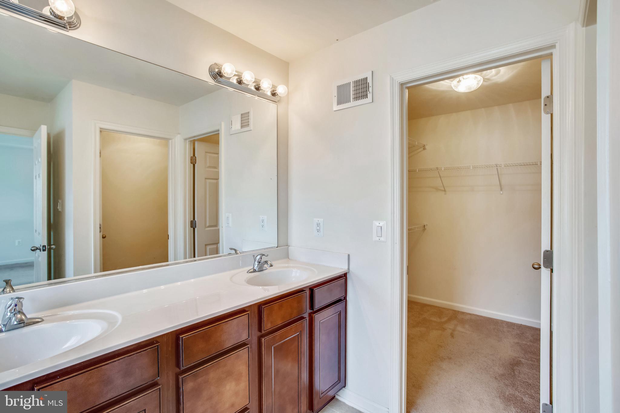 VILLAGES OF WELLINGTON - Residential Lease