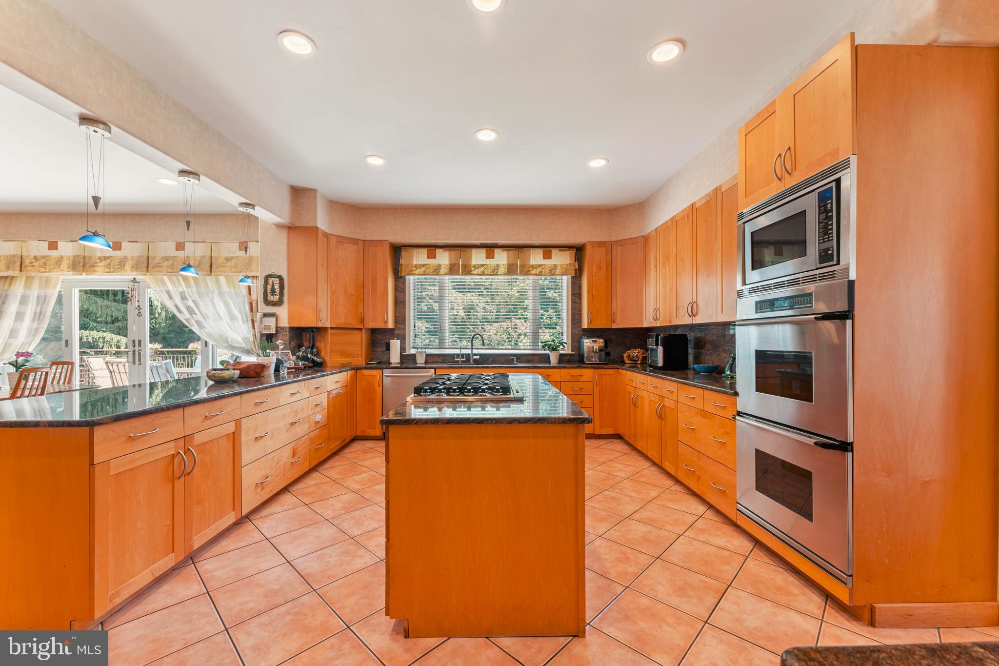 HUNTINGDON VALLEY - Residential