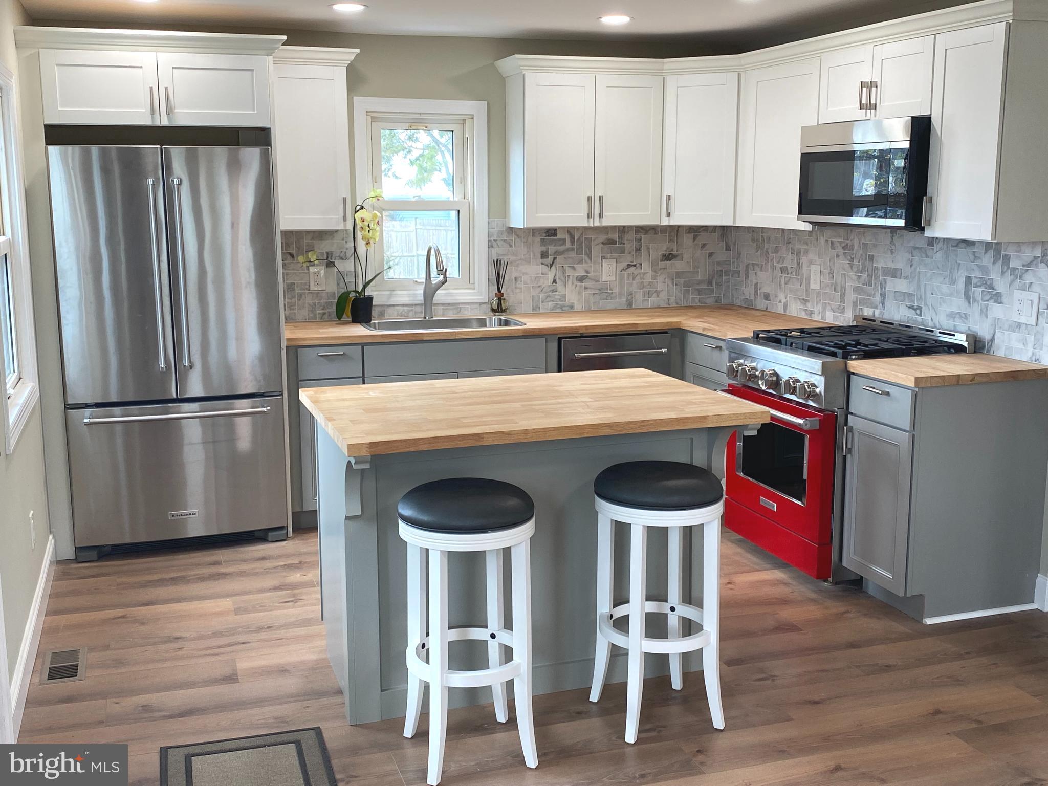 868 WHITEHORSE HAMILTON SQUARE