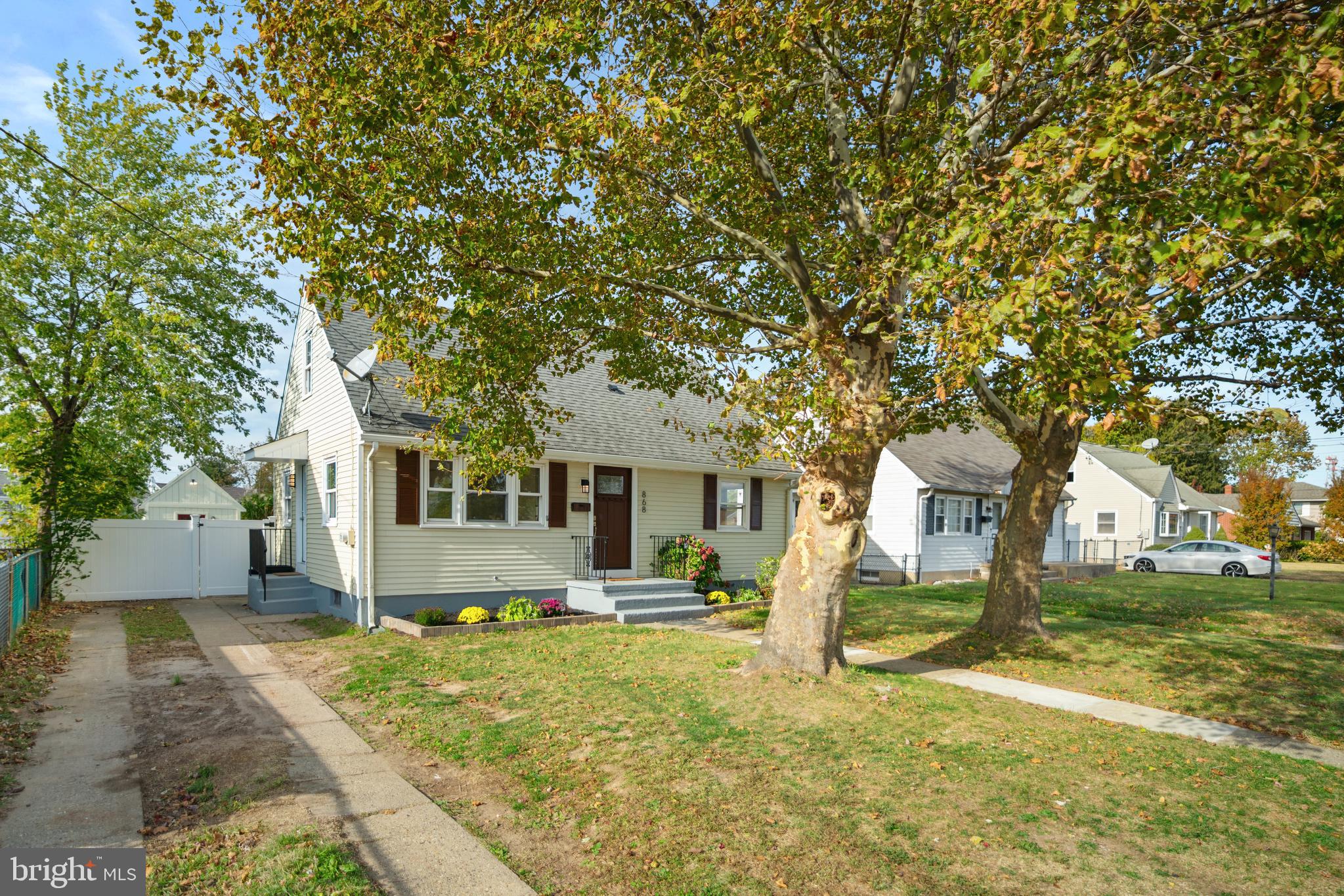 868 WHITEHORSE HAMILTON SQUARE