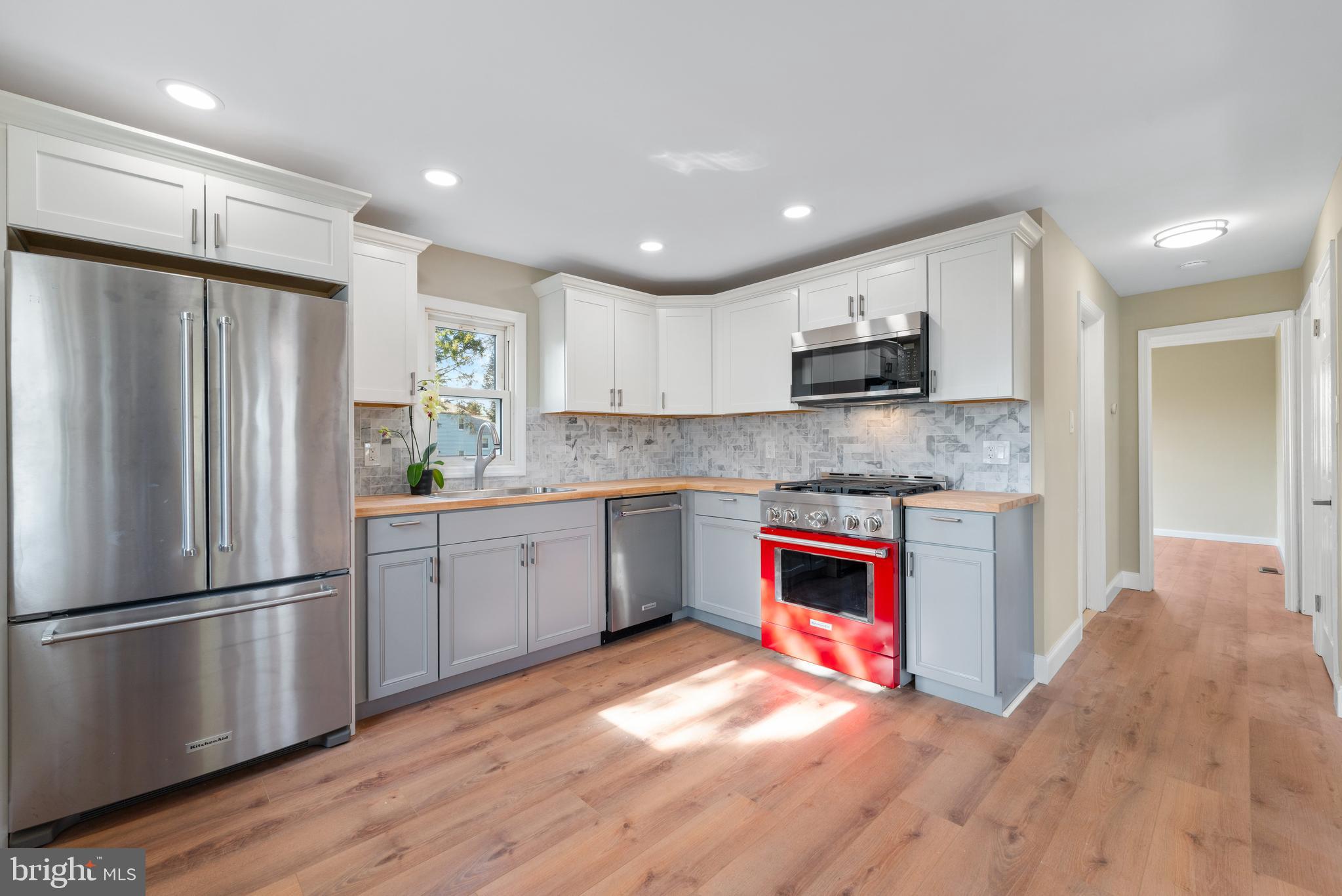 868 WHITEHORSE HAMILTON SQUARE