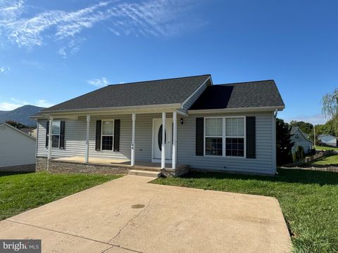 34 STUART COURT STRASBURG VA 22657