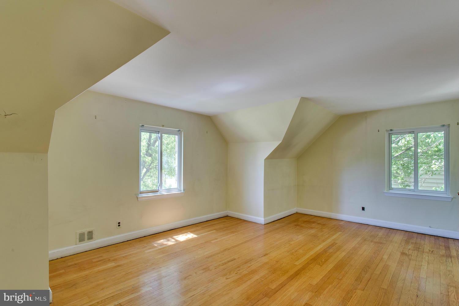 COURTLAND PARK - Residential