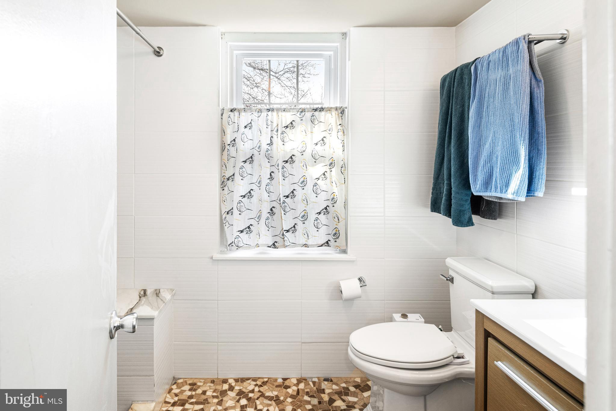 QUEEN VILLAGE - Residential