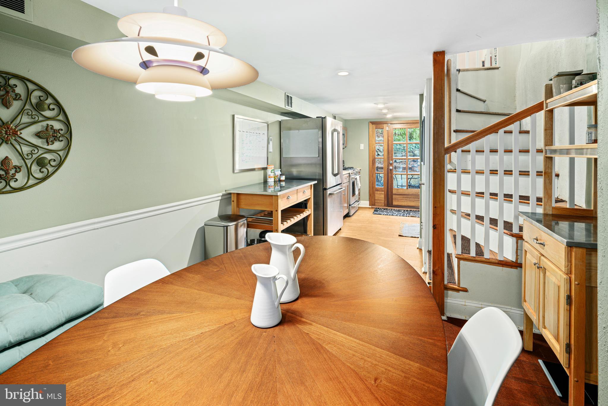 QUEEN VILLAGE - Residential