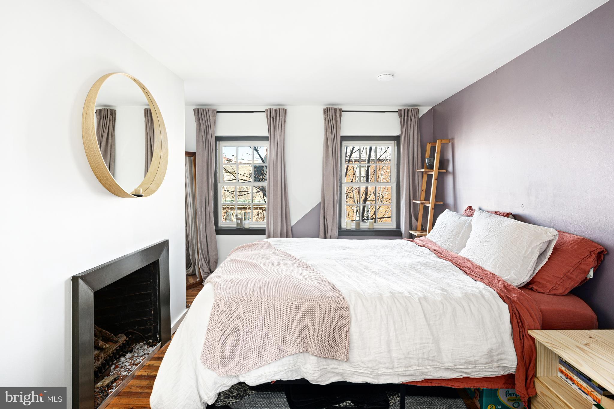 QUEEN VILLAGE - Residential