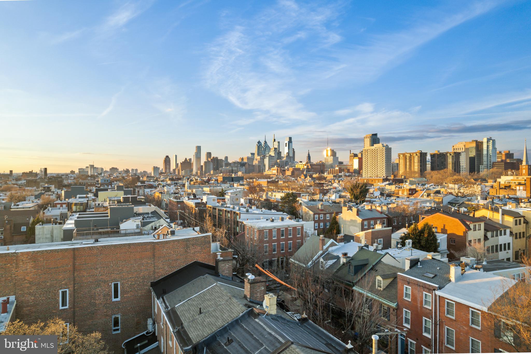 QUEEN VILLAGE - Residential