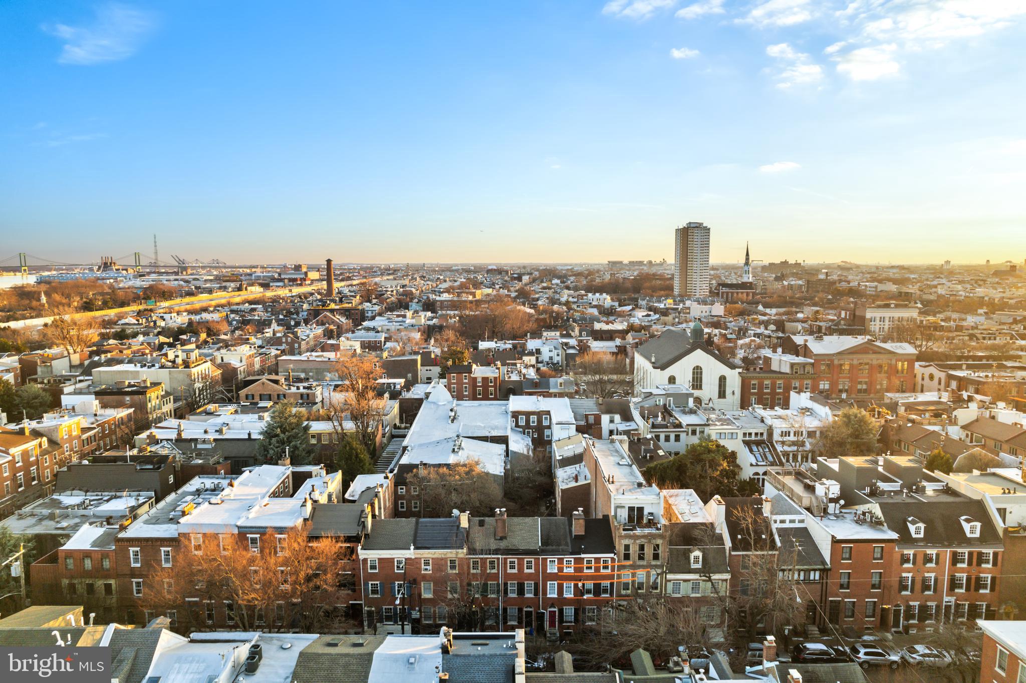 QUEEN VILLAGE - Residential