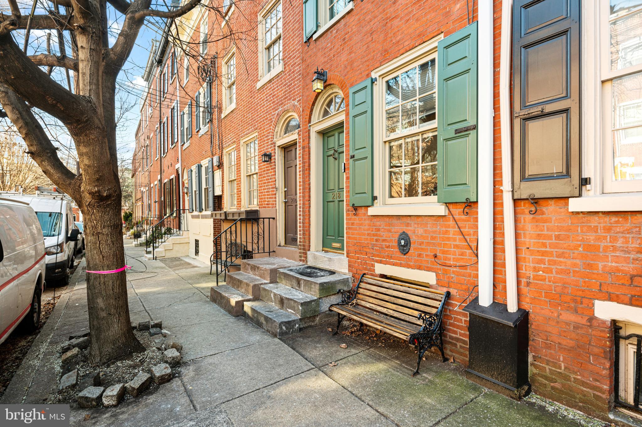 QUEEN VILLAGE - Residential