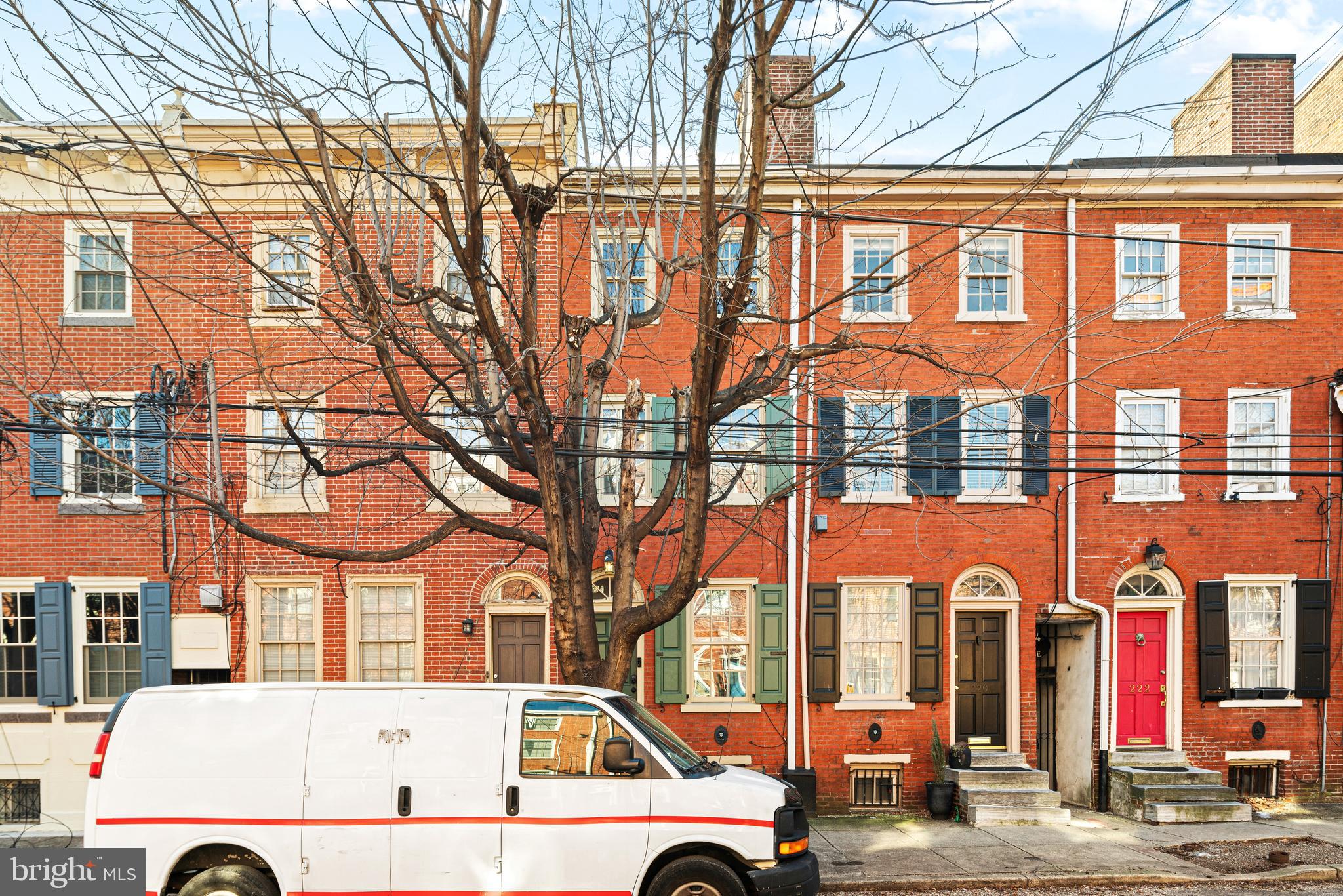 QUEEN VILLAGE - Residential