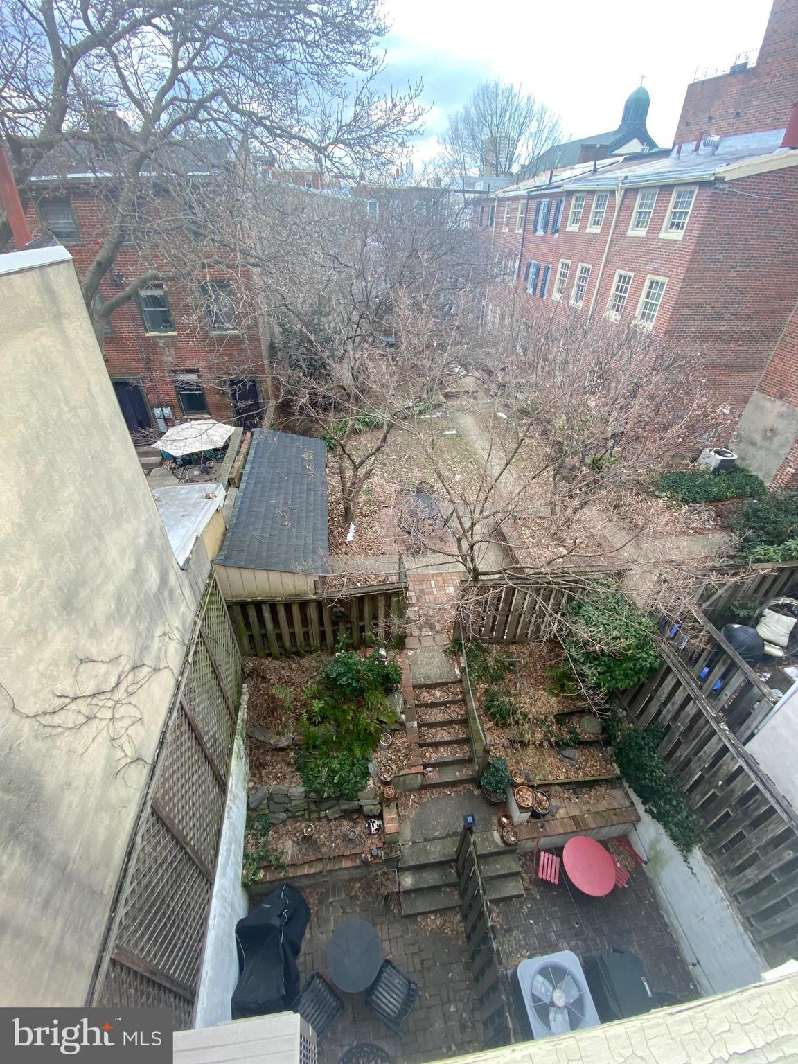 QUEEN VILLAGE - Residential