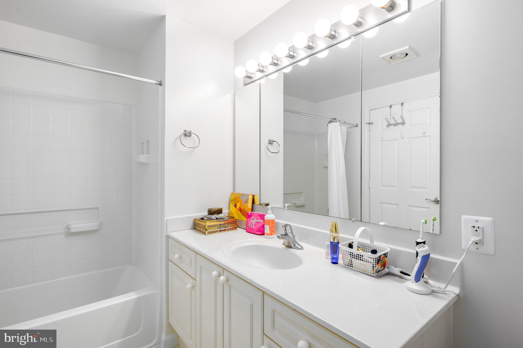 LANSDOWNE WOODS - Residential