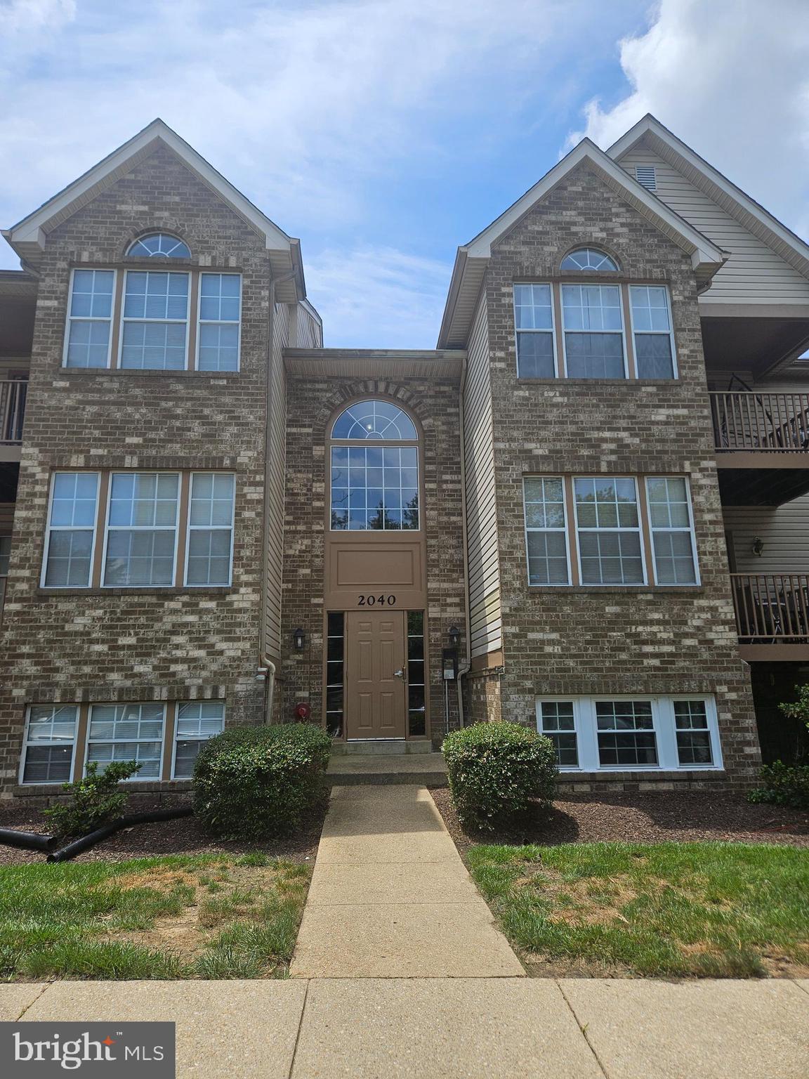 ROSECROFT COMMONS - Residential Lease