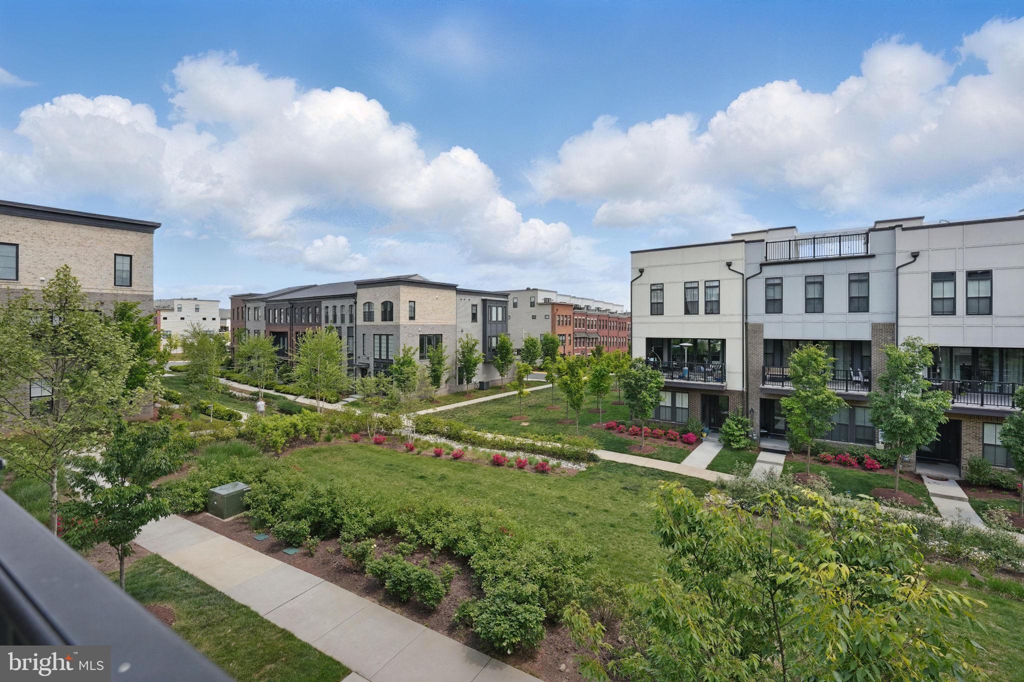 23032 LAVALLETTE SQUARE