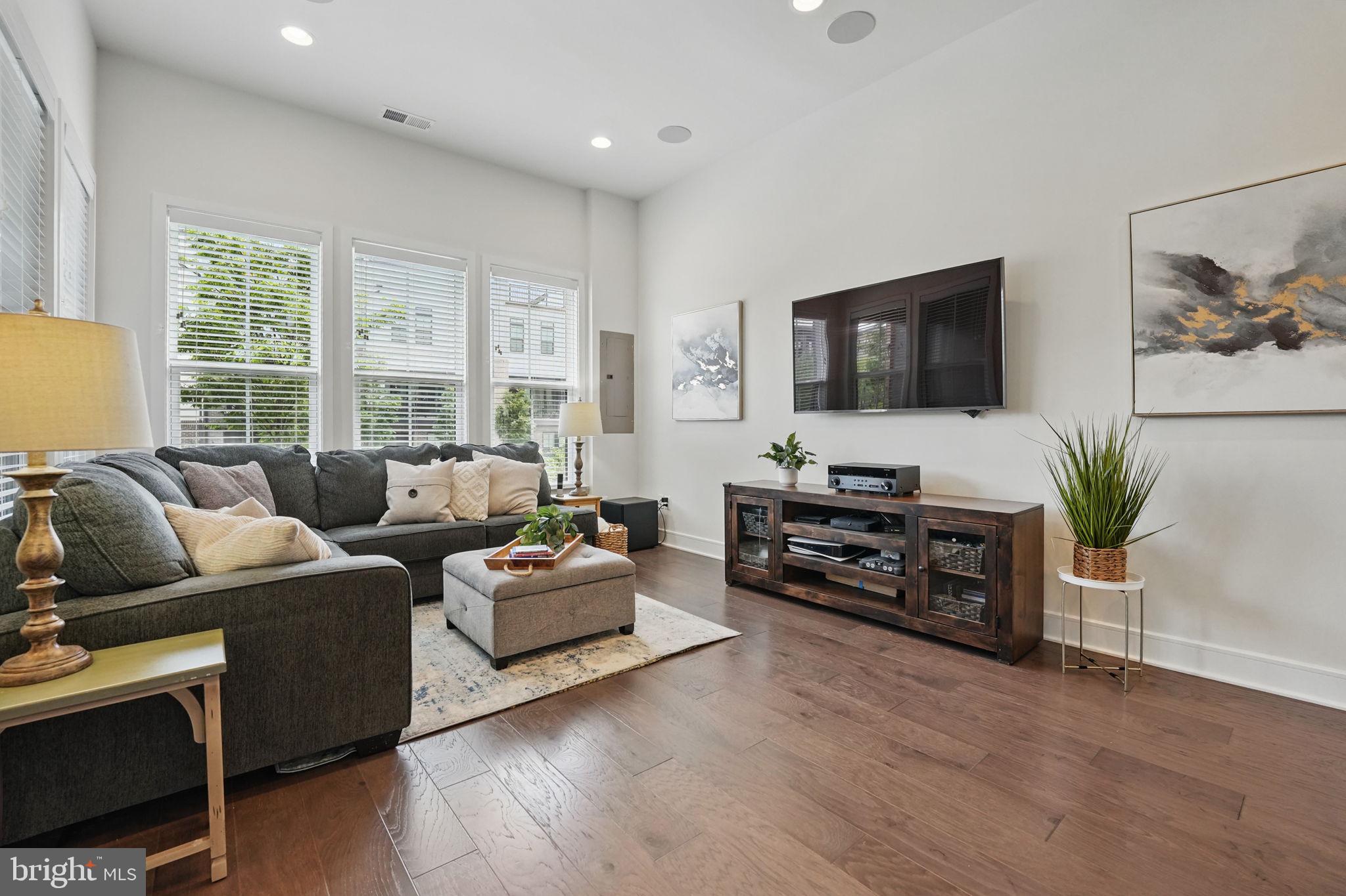 BRAMBLETON TOWN CENTER - Residential