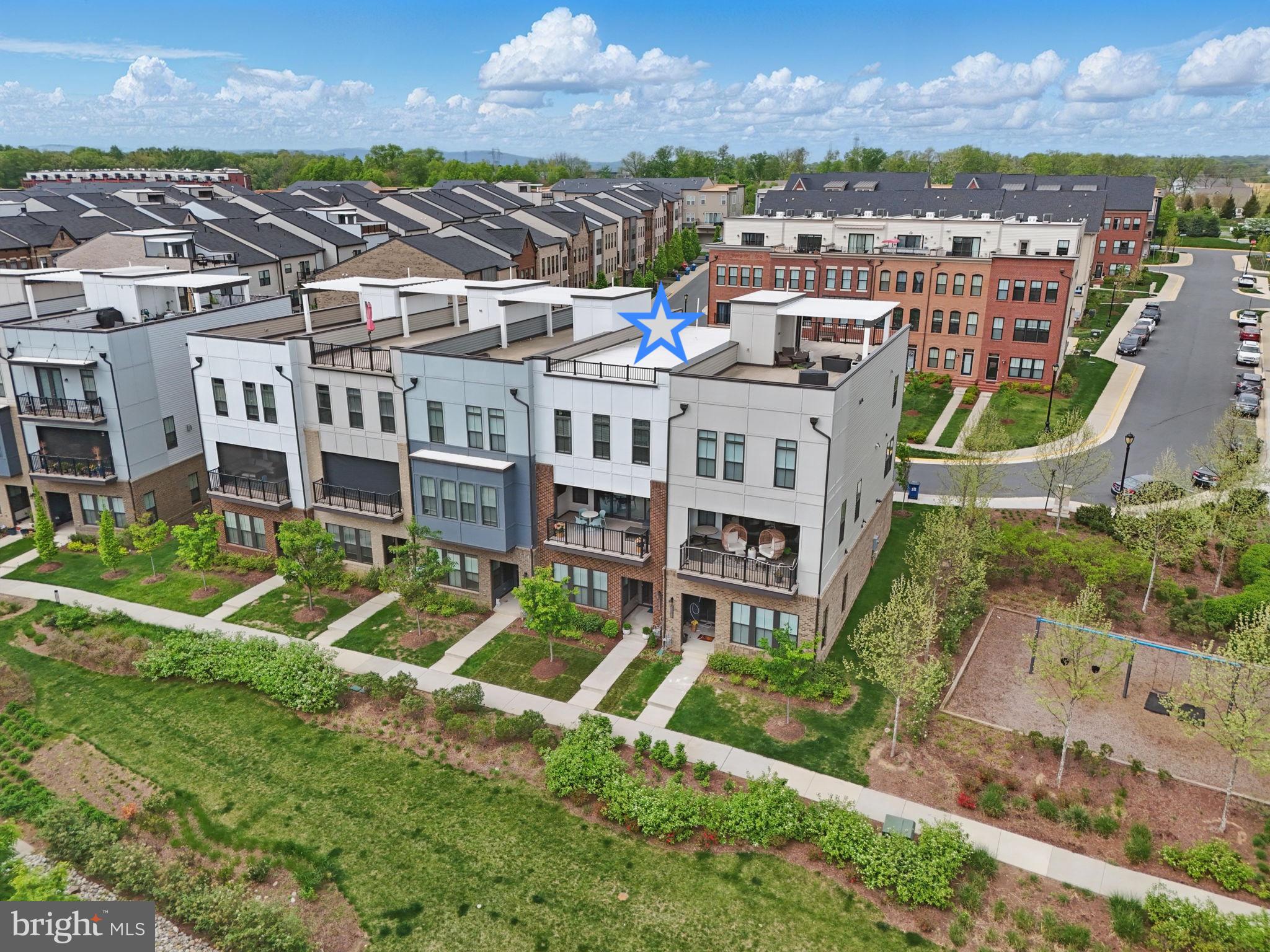 23032 LAVALLETTE SQUARE