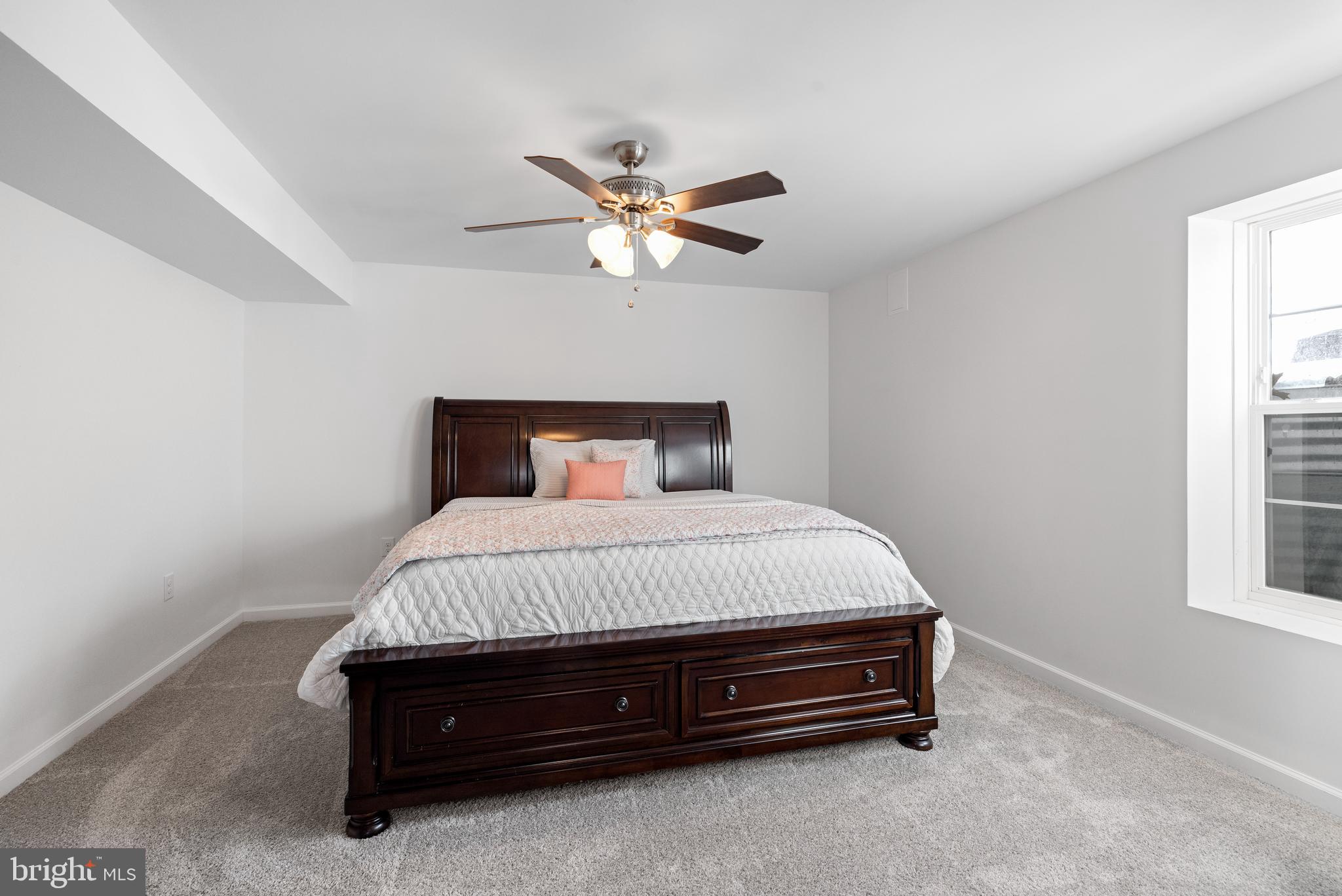 CHRISTO REY - Residential