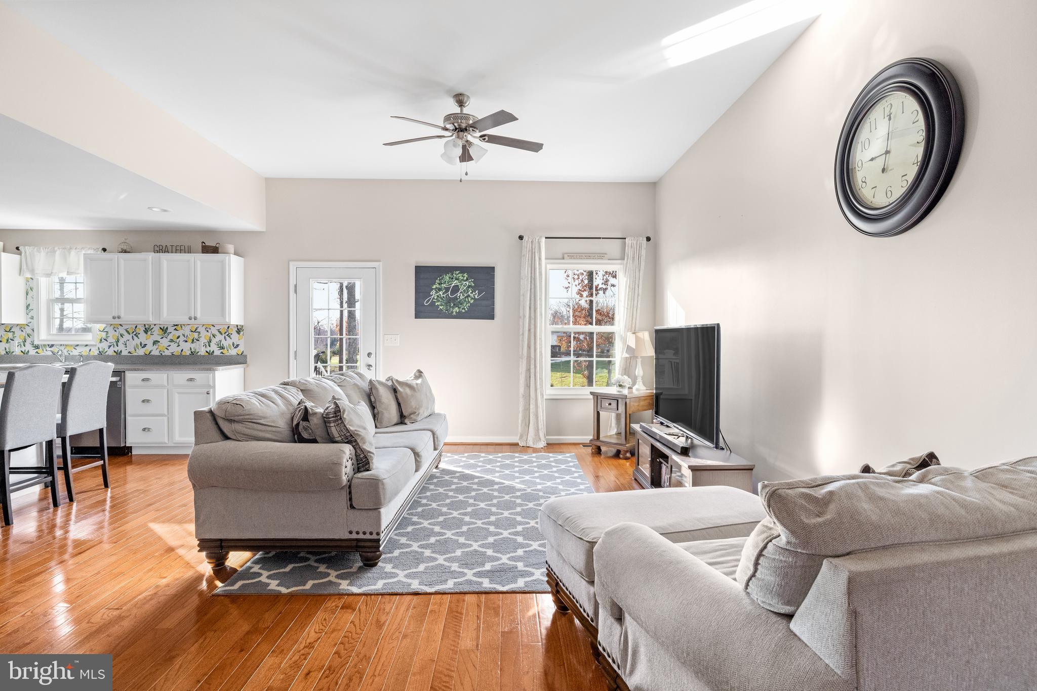 CHRISTO REY - Residential