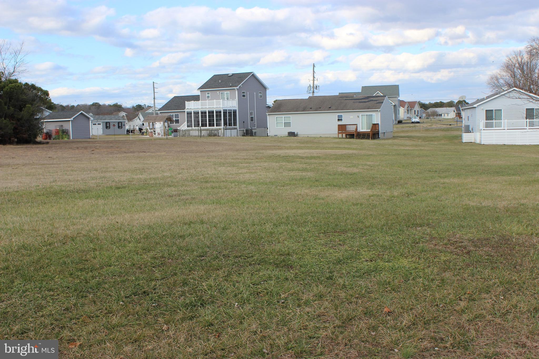 CAPTAIN'S COVE - Land