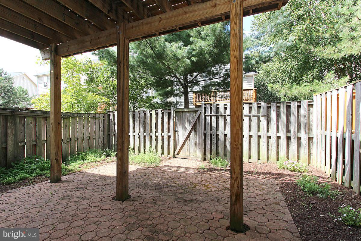 CASCADES - Residential Lease