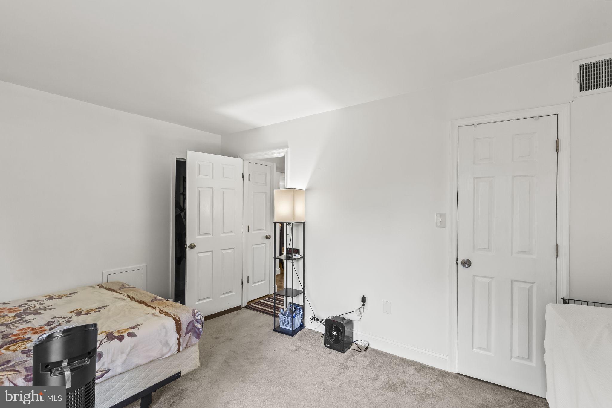 CAMELBACK VILLAGE - Residential