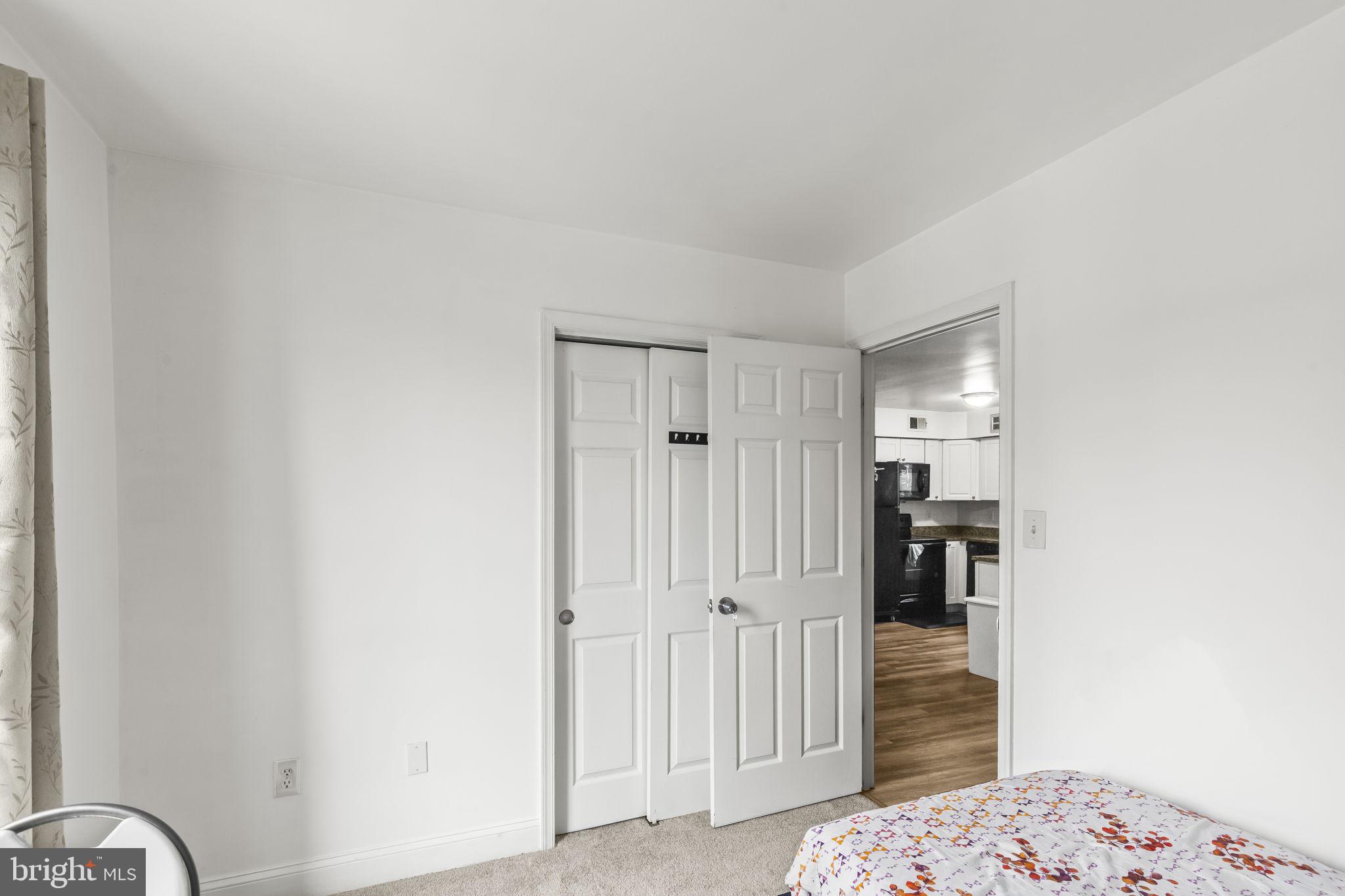 CAMELBACK VILLAGE - Residential