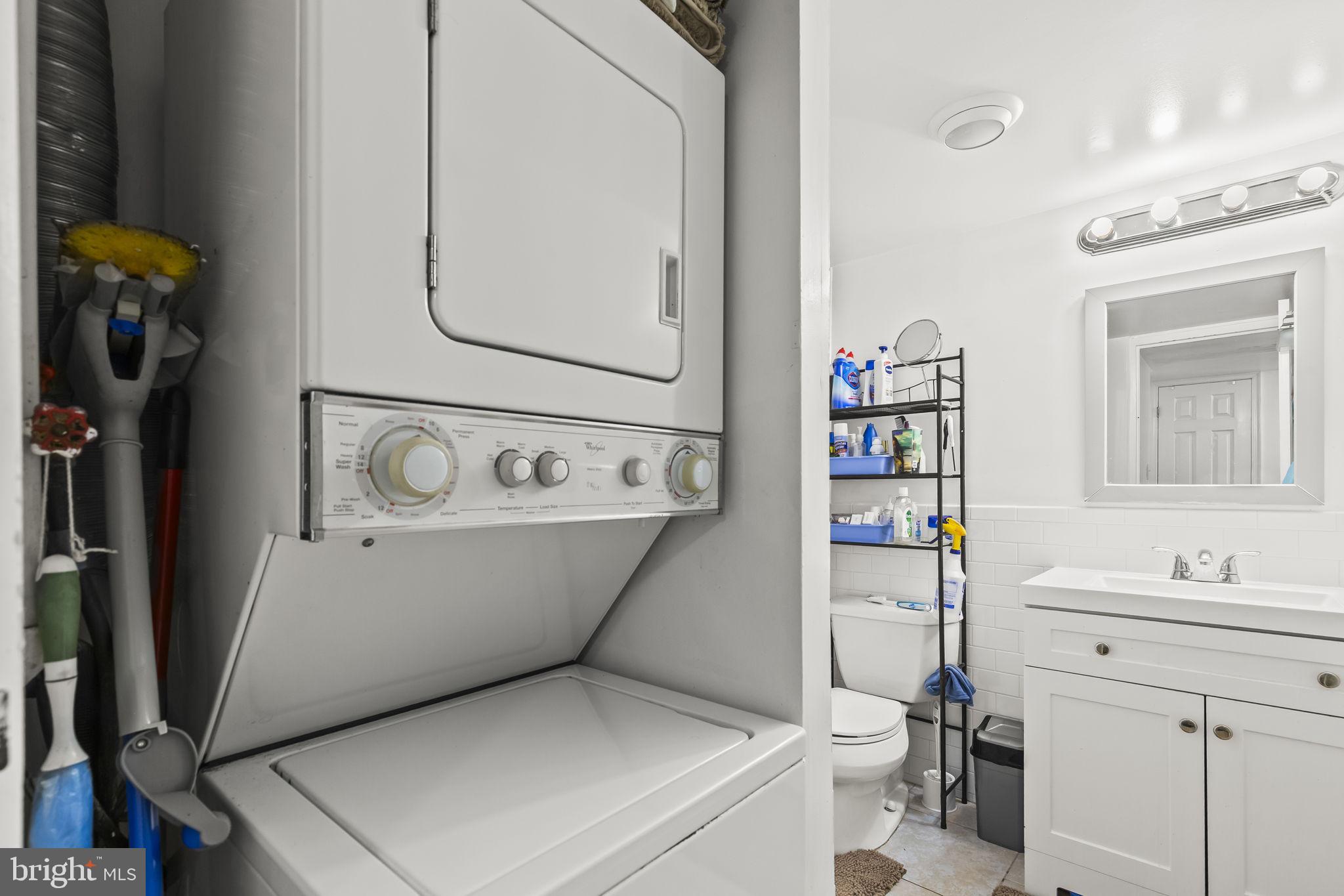 CAMELBACK VILLAGE - Residential