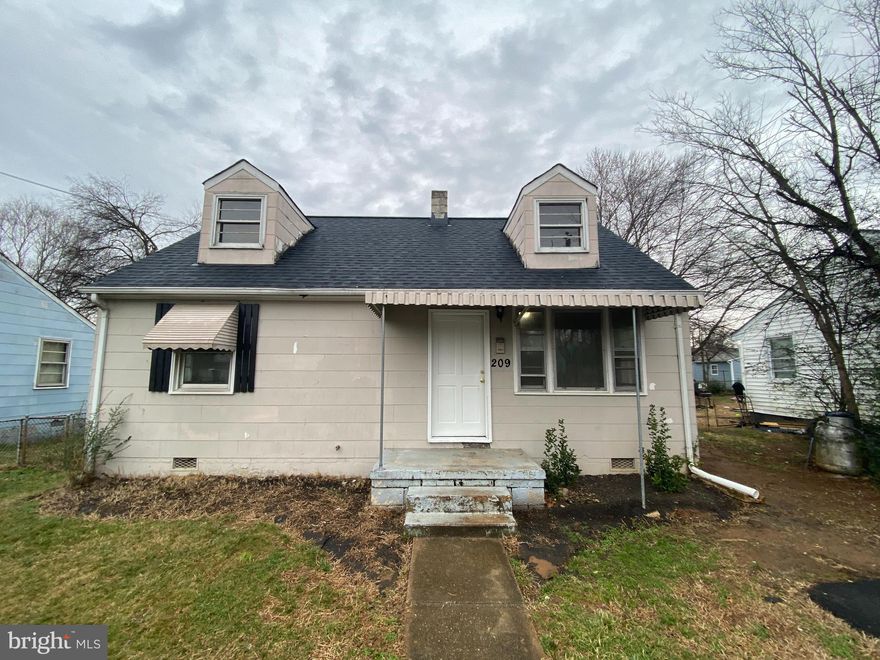 This 2-bedroom, 1-bath single-family home features hardwood floors in the main living areas, durable vinyl flooring in the kitchen, and tiled flooring in the bathroom. The home also includes a fenced backyard and a spacious walk-up attic for extra storage. Conveniently located within walking distance to Dixon Park and just minutes from I-95, Central Park, and Downtown Fredericksburg, this property offers both comfort and accessibility.

**Listing pictures/videos were taken before previous tenant occupancy. 

**This property is currently undergoing renovations and not available for tours, but we are accepting applications for pre-approval. 

CREDIT: All Credit Considered
PETS: Yes, case-by-case
PET FEE: $450 non-refundable fee
VOUCHERS: Housing Choice Vouchers accepted
UTILITIES: Tenant Pays All
APPLICATION FEE: $60 per applicant
SECURITY DEPOSIT:  Minimum One month's rent (Please note that in certain cases, a double deposit may be required)
RESIDENT BENEFIT PACKAGE: $25/month
LEASING FEE:  $125 One time due with Move-in Funds.