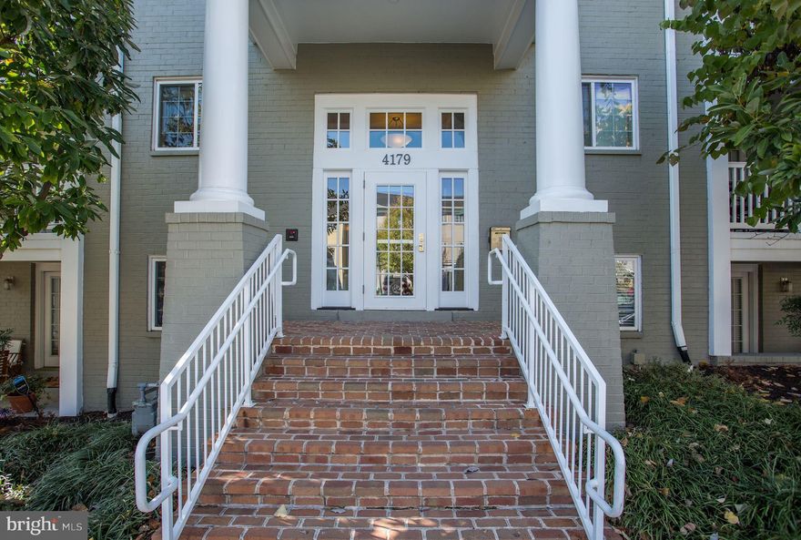 Rarely available bright and sunny top floor corner unit. This immaculate condo has 2 bedrooms, 2 bathrooms and a den/sunroom with sweeping tree top views. The kitchen has plenty of storage, granite countertops, stainless steel appliances and an open living room and dining area. There are beautiful hardwood floors throughout. The master bedroom includes an en suite bath and large walk-in closet with built-in storage. The second bedroom is large enough for a king size bed and located across the hall from the second full bath. The current owner bought a new refrigerator, two large stacked washer/dryer units, gorgeous white shutters for the sunroom and master bedroom and a new shower door for the guest bath. Walk to the shops, movies and restaurants at Shirlington. One of the largest storage units conveys! Condo fee includes water and gas, one parking space hangtag, guest parking passes available for a fee, a clubhouse with one of the largest outdoor pools in the area, an amazing new fitness center, BBQ grills, tot play areas, a newly paved parking lot, new roof within the last year and a free shuttle to Pentagon City Metro. This community is pet friendly as well. Don't miss out on this amazing condo! Open Saturday (10/9) and Sunday (10/10) from 2-4PM.