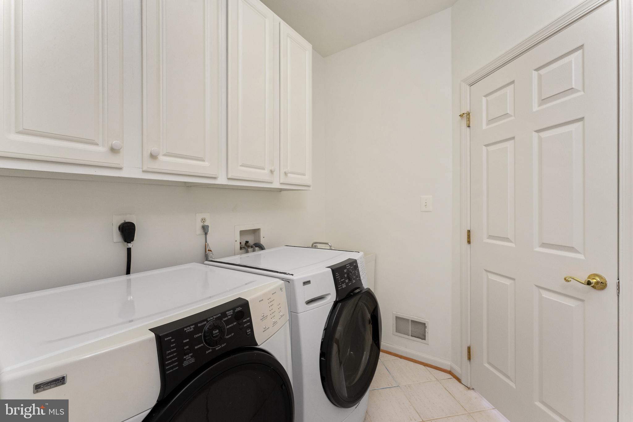 EDGEMOORE MANOR - Residential