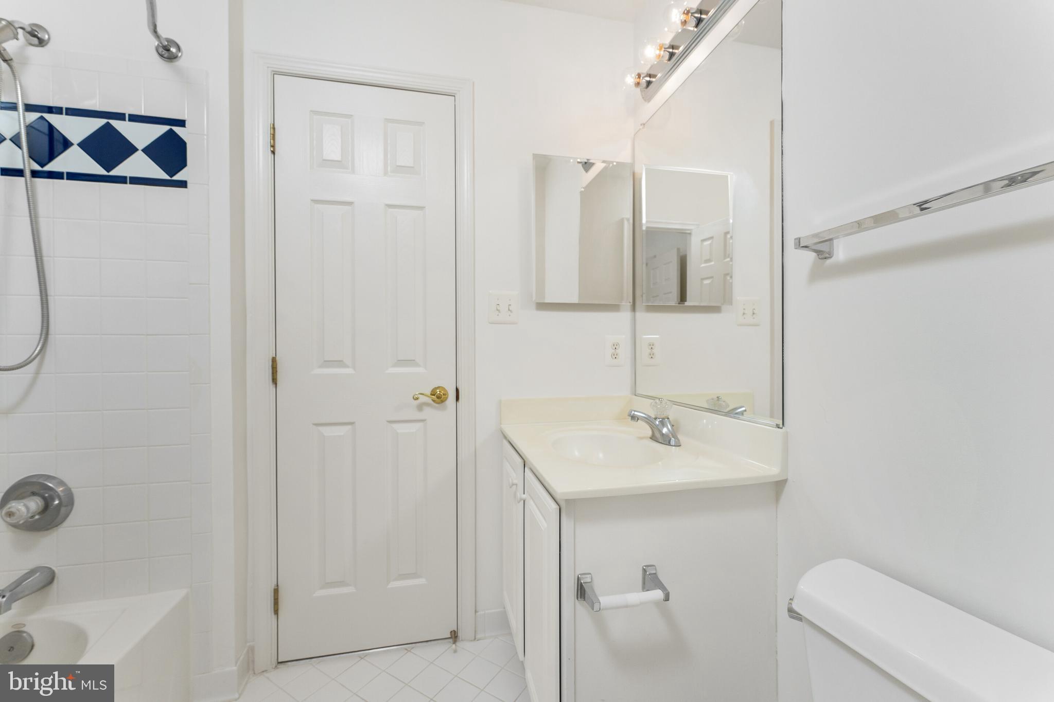 EDGEMOORE MANOR - Residential