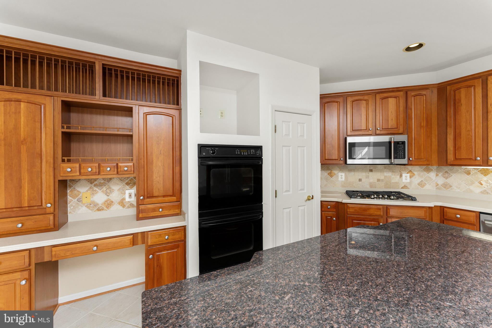 EDGEMOORE MANOR - Residential