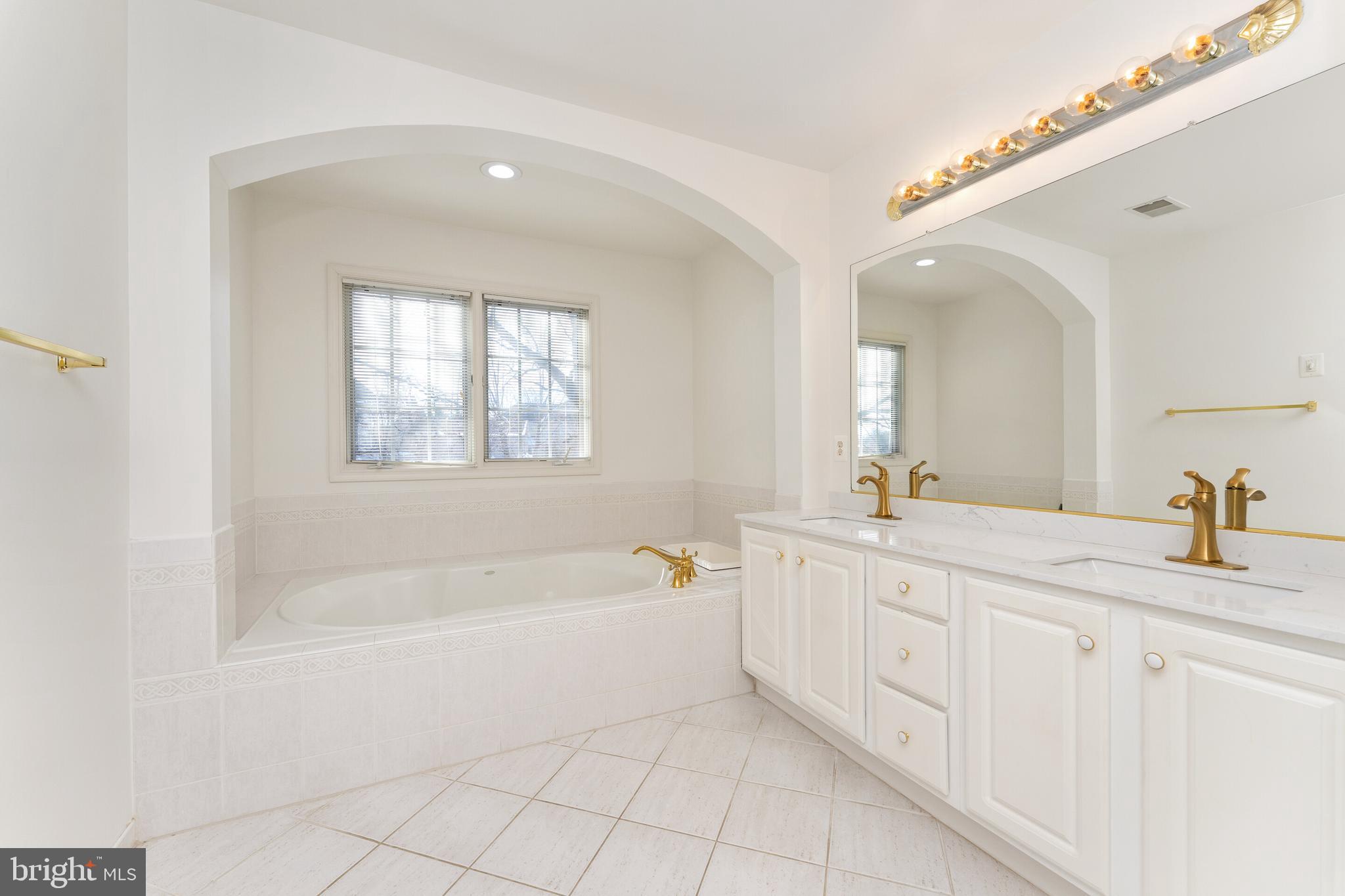 EDGEMOORE MANOR - Residential